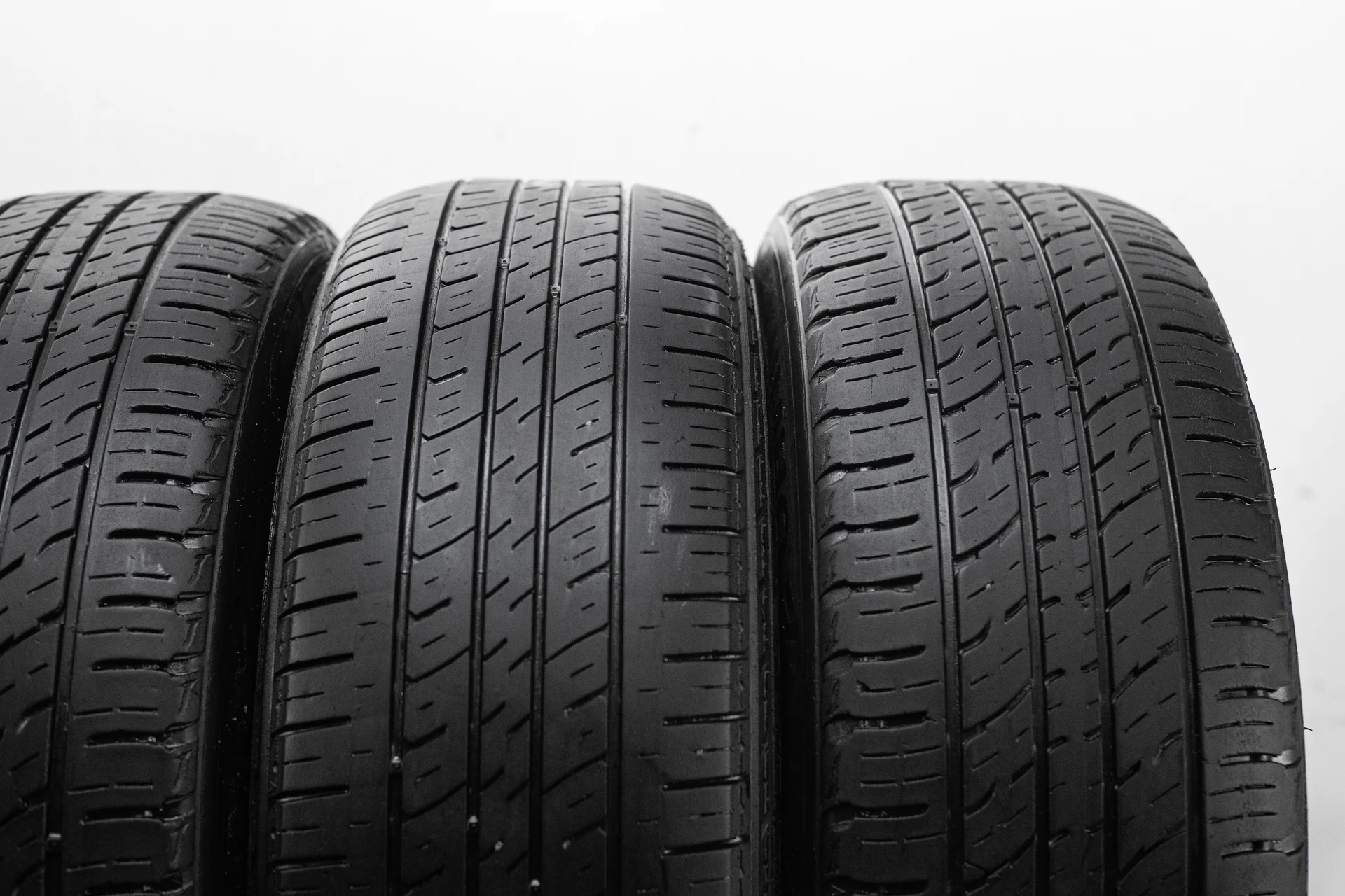 Kumho Crugen Premium KL33 215/60 R17 100V XL - миниатюра 4