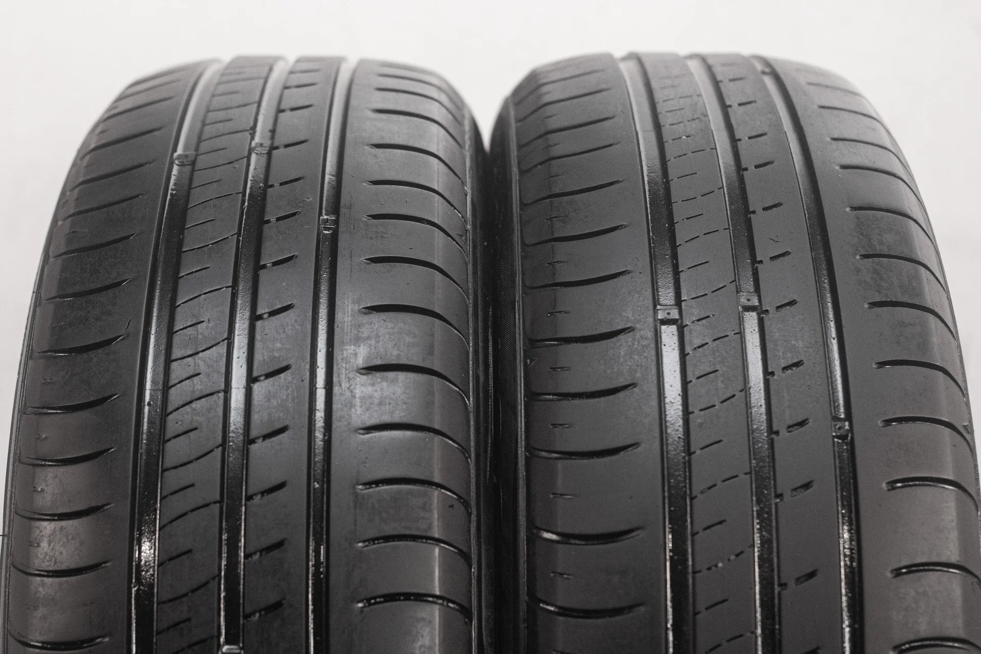 [2 шт.] Kumho EcoWing ES01 205/65 R15 94H - миниатюра 2