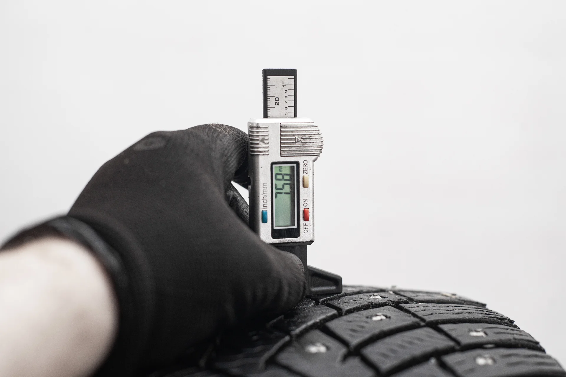 Pirelli Scorpion Ice Zero 2 245/45 R20 103H - миниатюра 2