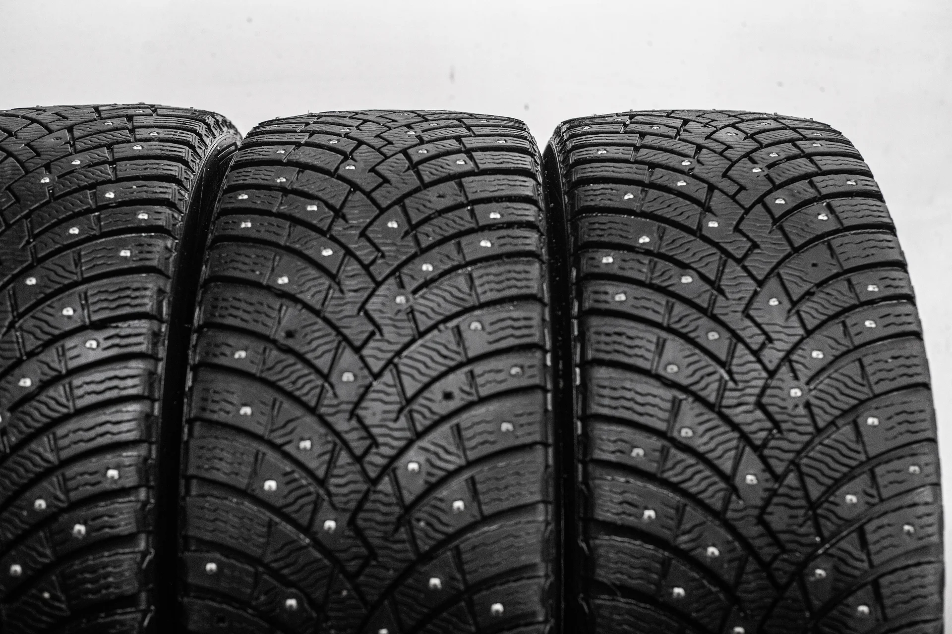 Pirelli Scorpion Ice Zero 2 245/45 R20 103H - миниатюра 4