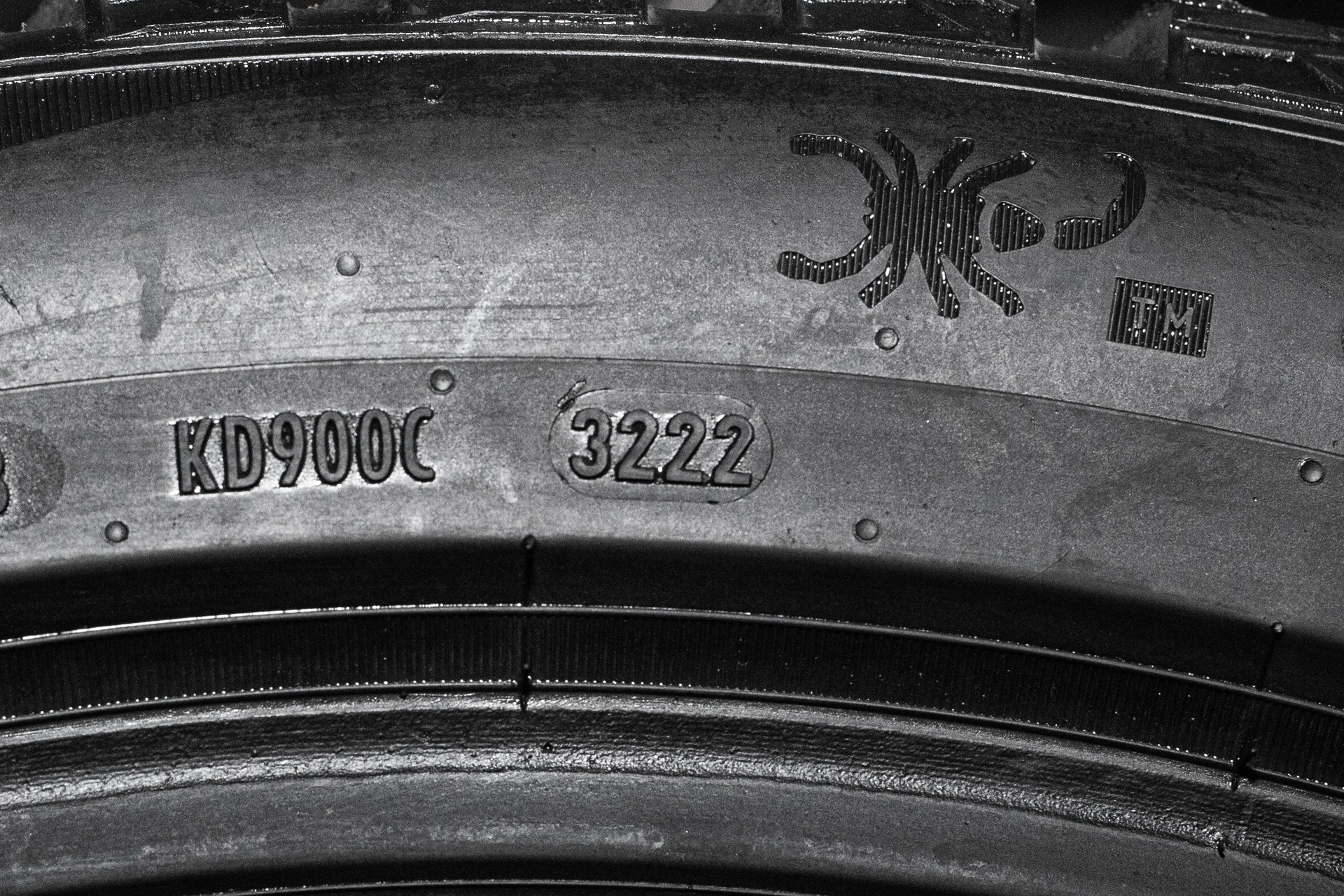 Pirelli Scorpion Ice Zero 2 245/45 R20 103H - миниатюра 7