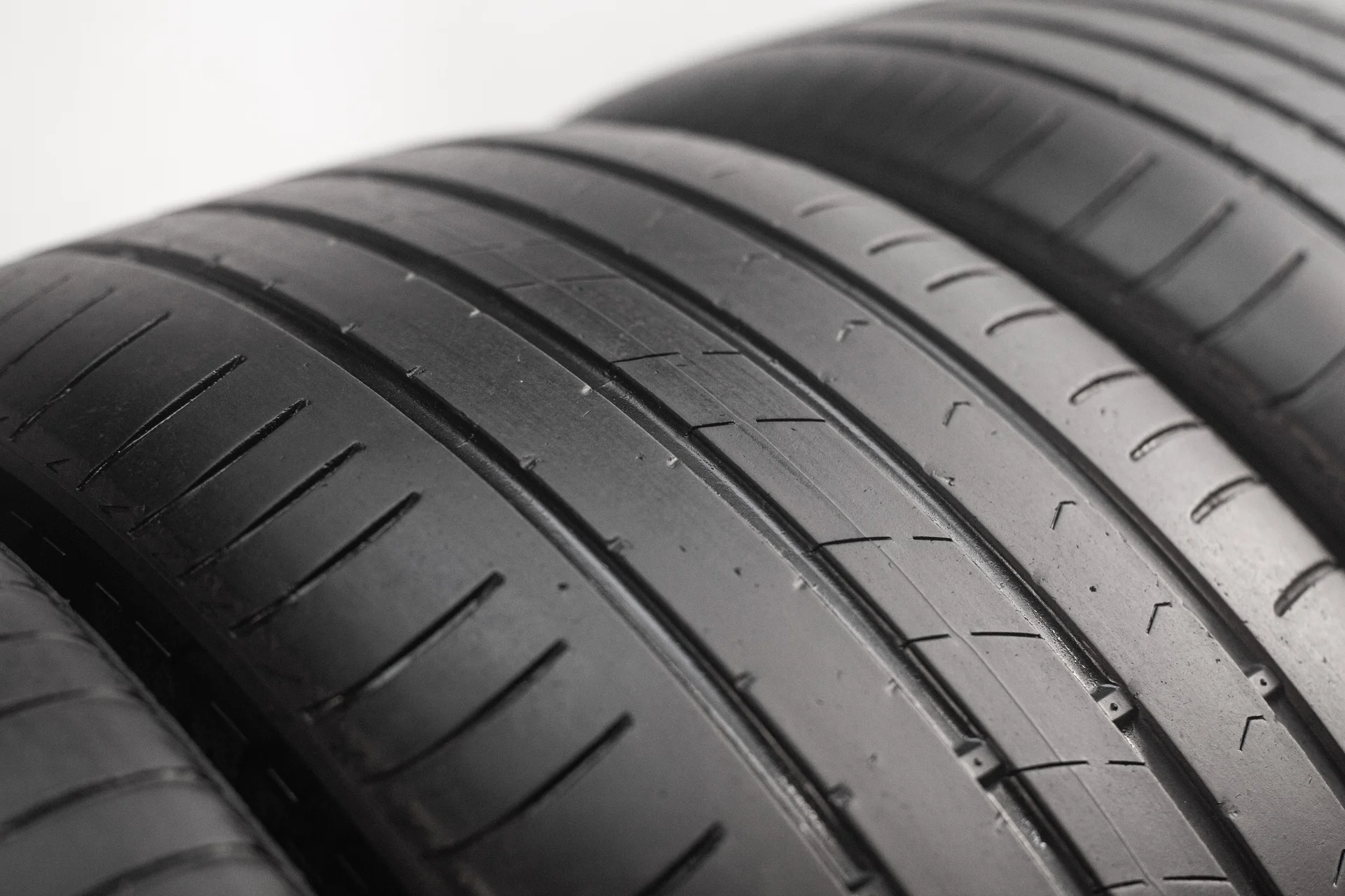 Kumho Ecsta HS51 235/45 R18 94V - миниатюра 3
