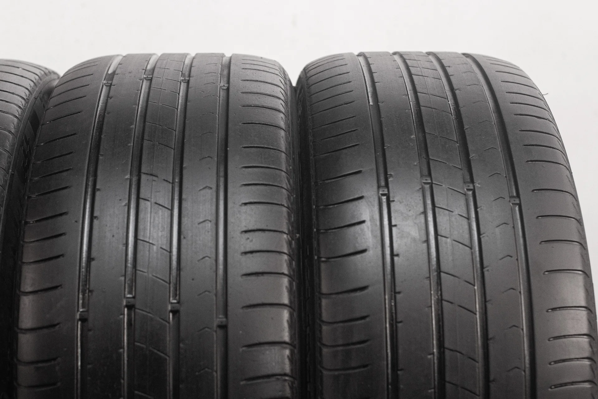 Kumho Ecsta HS51 235/45 R18 94V - миниатюра 4