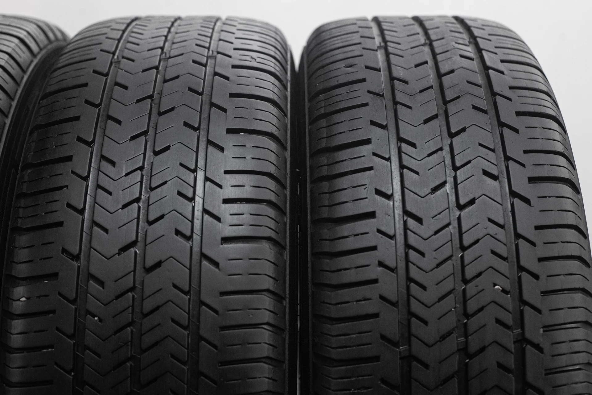 Michelin Agilis 215/60R17C 104/102H - миниатюра 4