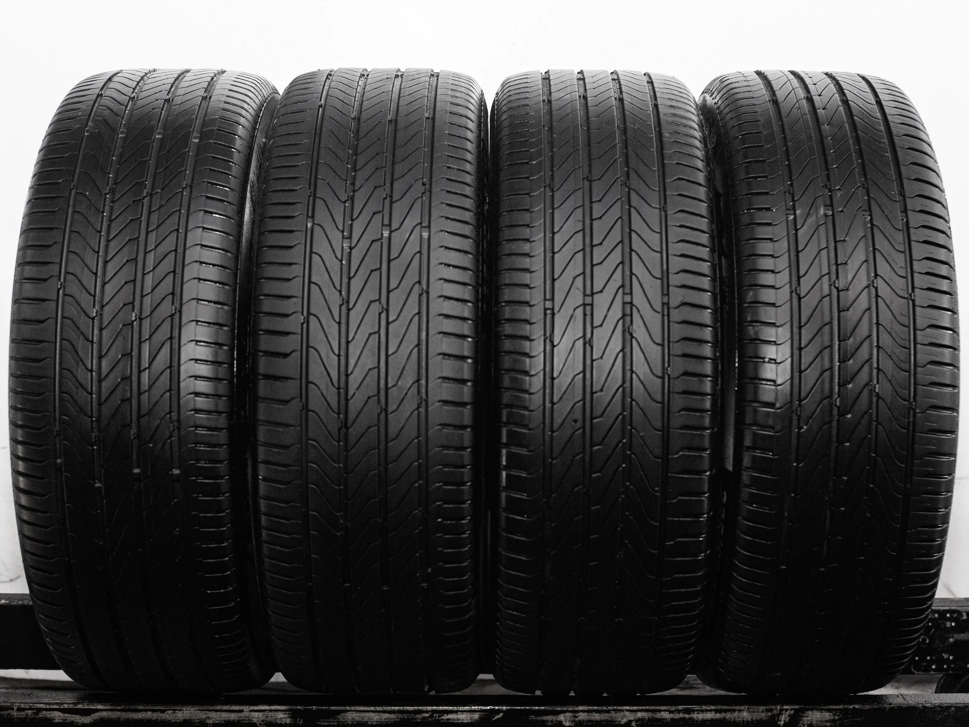 Continental UltraContact UC6 225/55 R19 99V - изображение 1