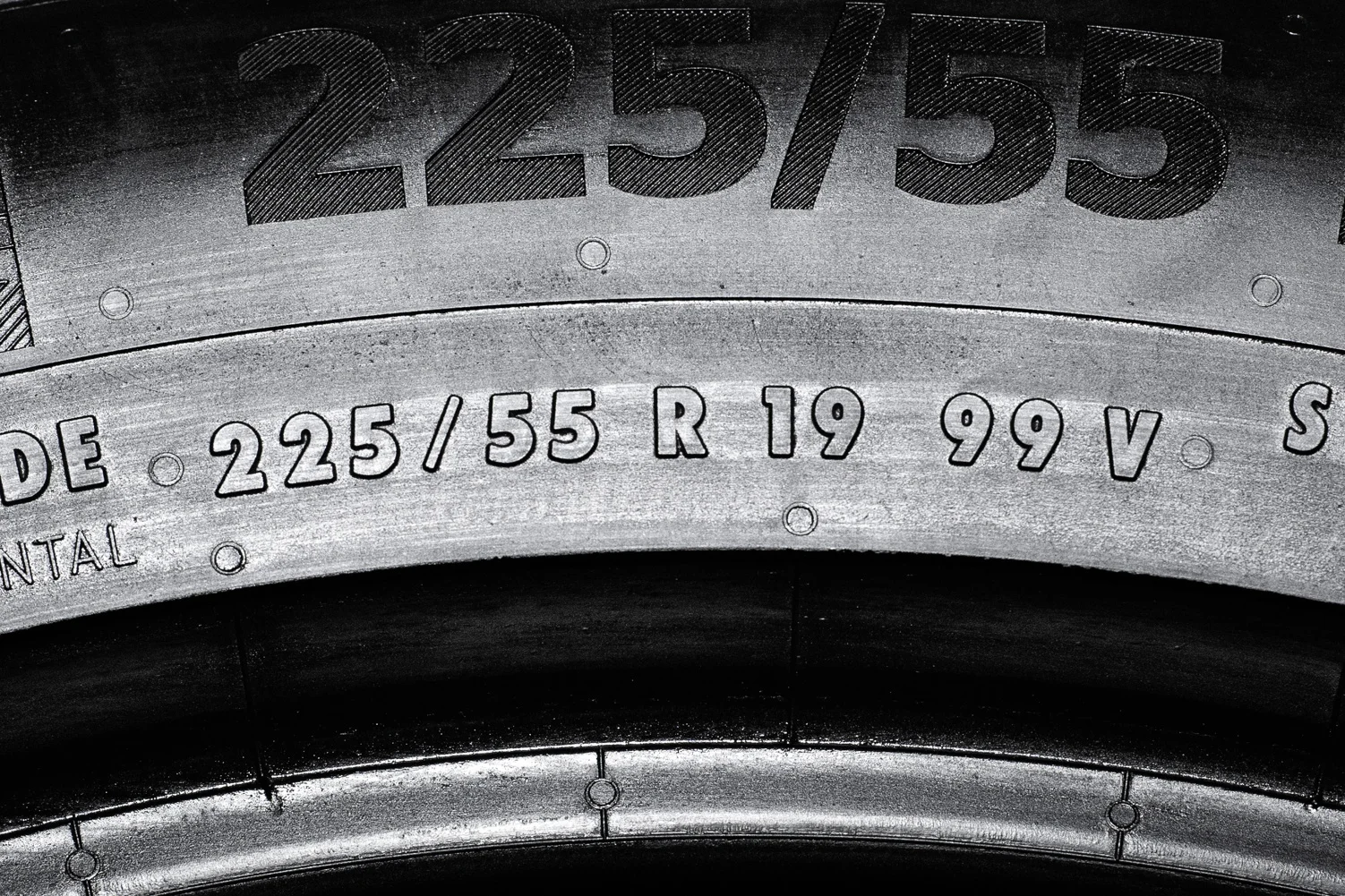 Continental UltraContact UC6 225/55 R19 99V - миниатюра 6