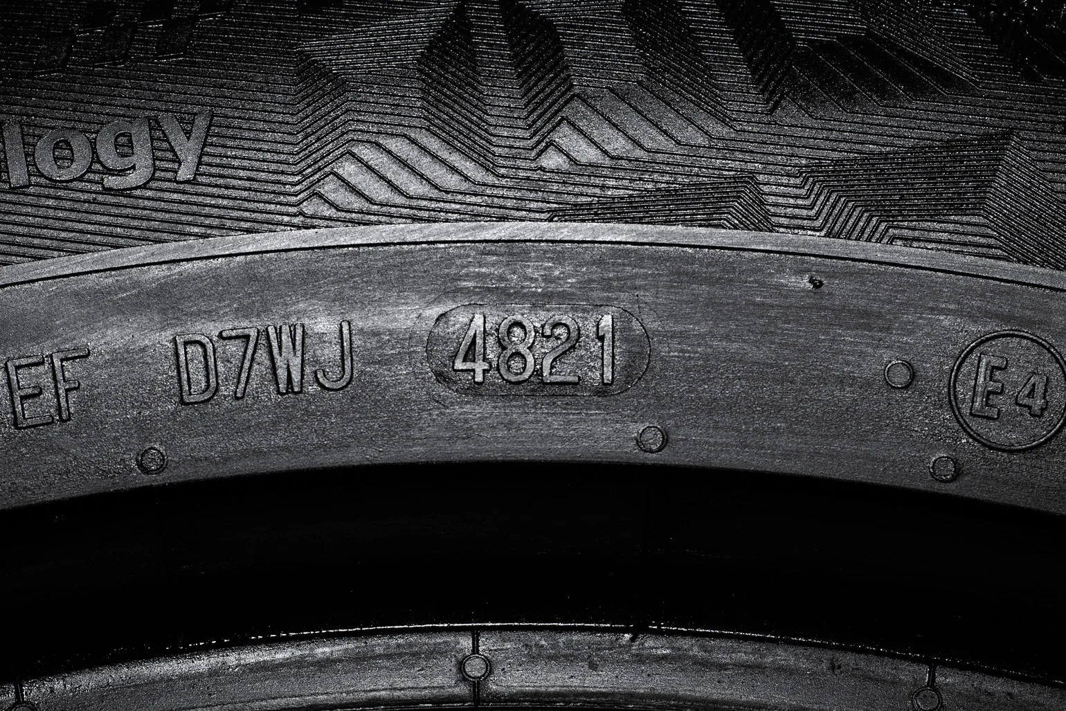 Continental UltraContact UC6 225/55 R19 99V - миниатюра 7