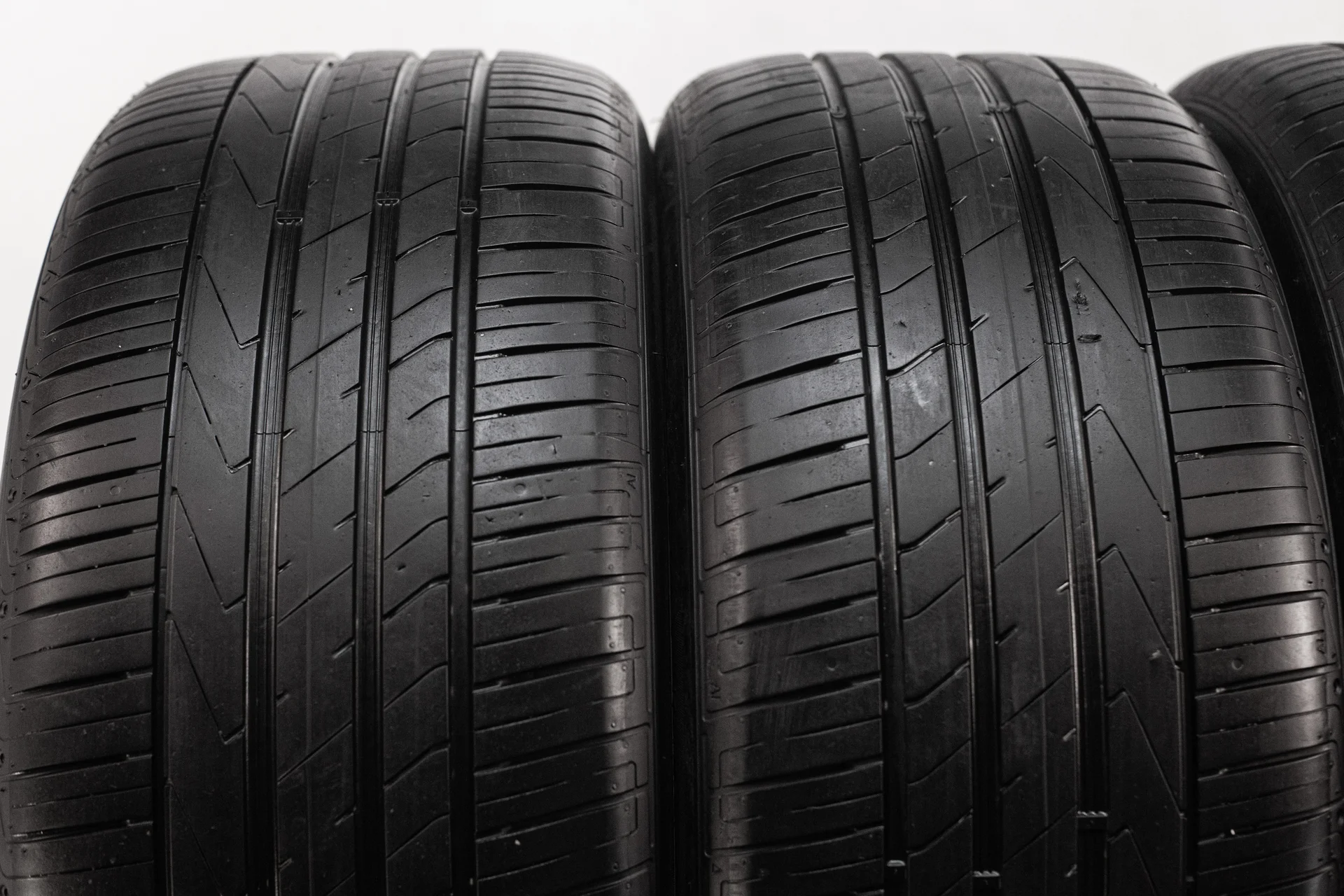Hankook K117A Ventus S1 evo2 SUV 235/60/18 103W + 255/55/18 105W - миниатюра 6