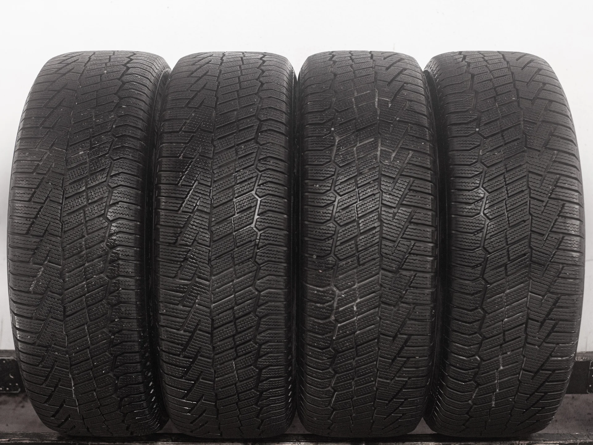 Continental NorthContact NC6 245/50 R20 102T - изображение 1
