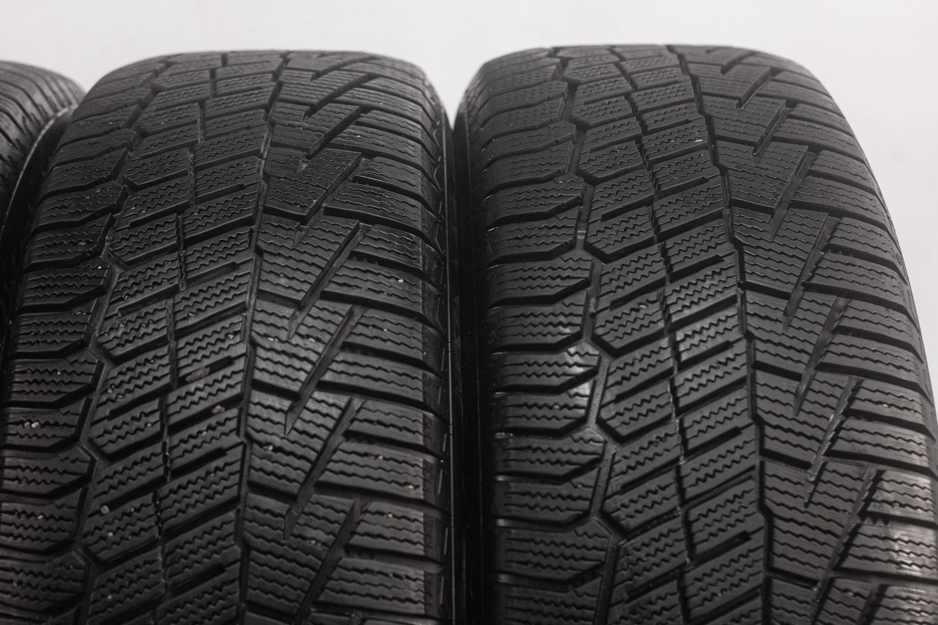 Continental NorthContact NC6 245/50 R20 102T - миниатюра 4