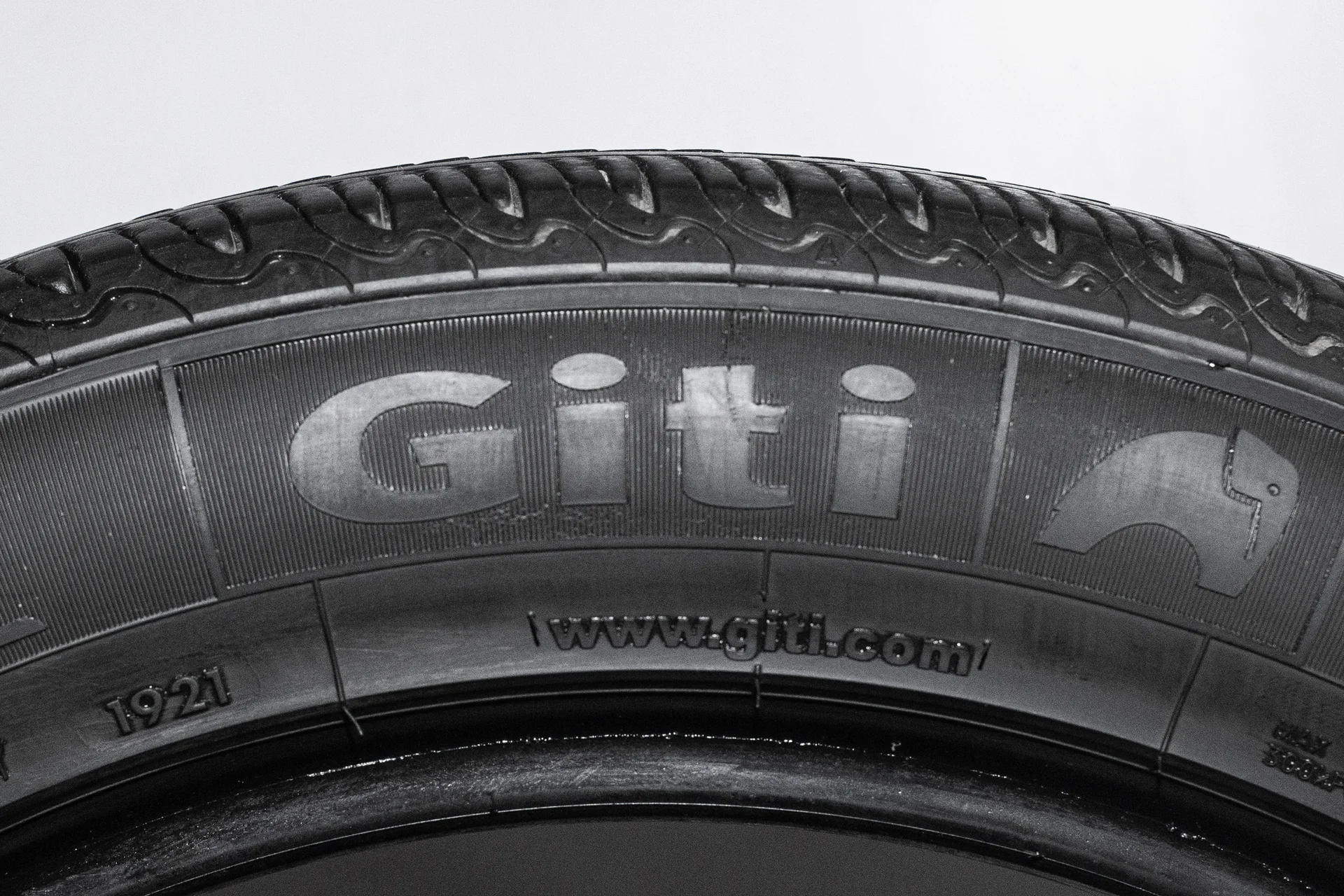 Giti GitiComfort 520 v1 215/55 R18 95H - миниатюра 8