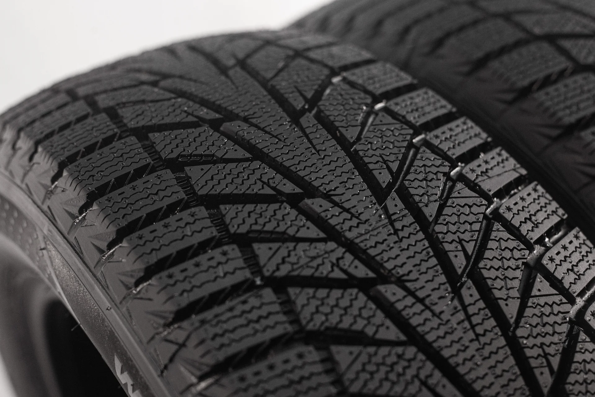 [2] Hankook W616 I*Cept IZ2 205/60 R16 96T - миниатюра 3