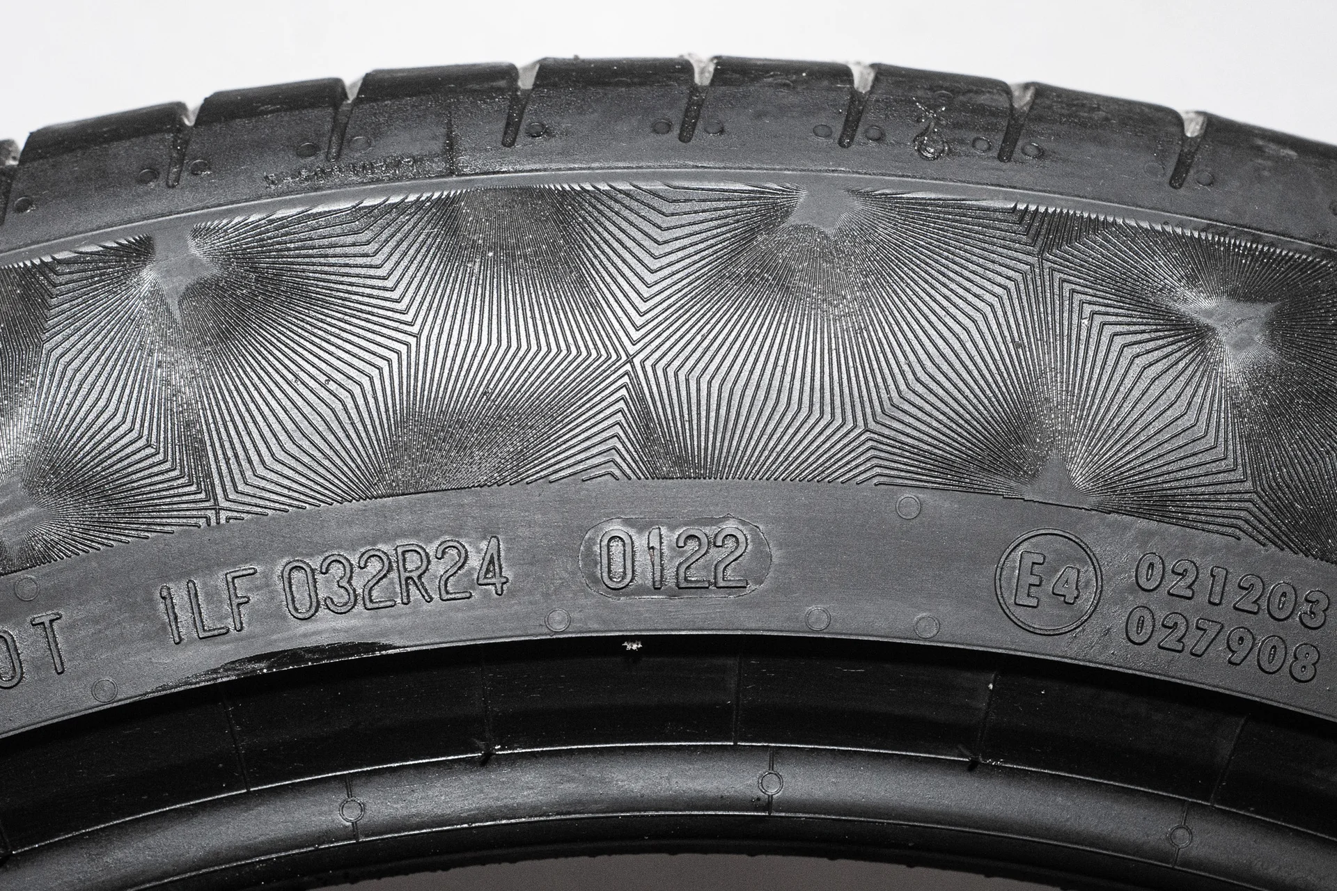 Continental ContiPremiumContact 6 255/45 R21 105V - миниатюра 9