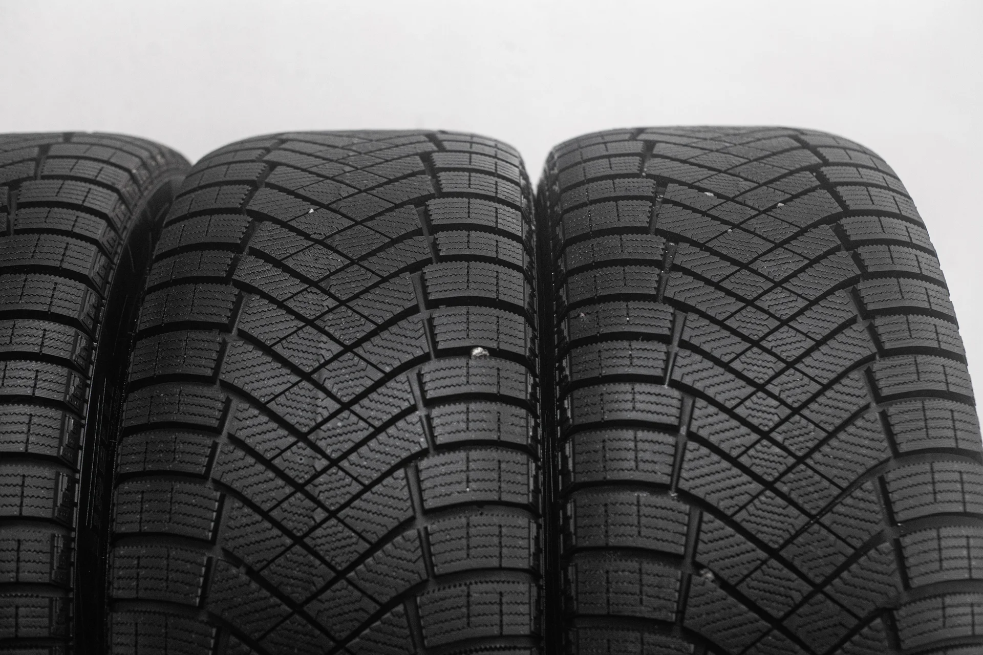 Pirelli Ice Zero FR 255/45 R20 105H XL - миниатюра 4