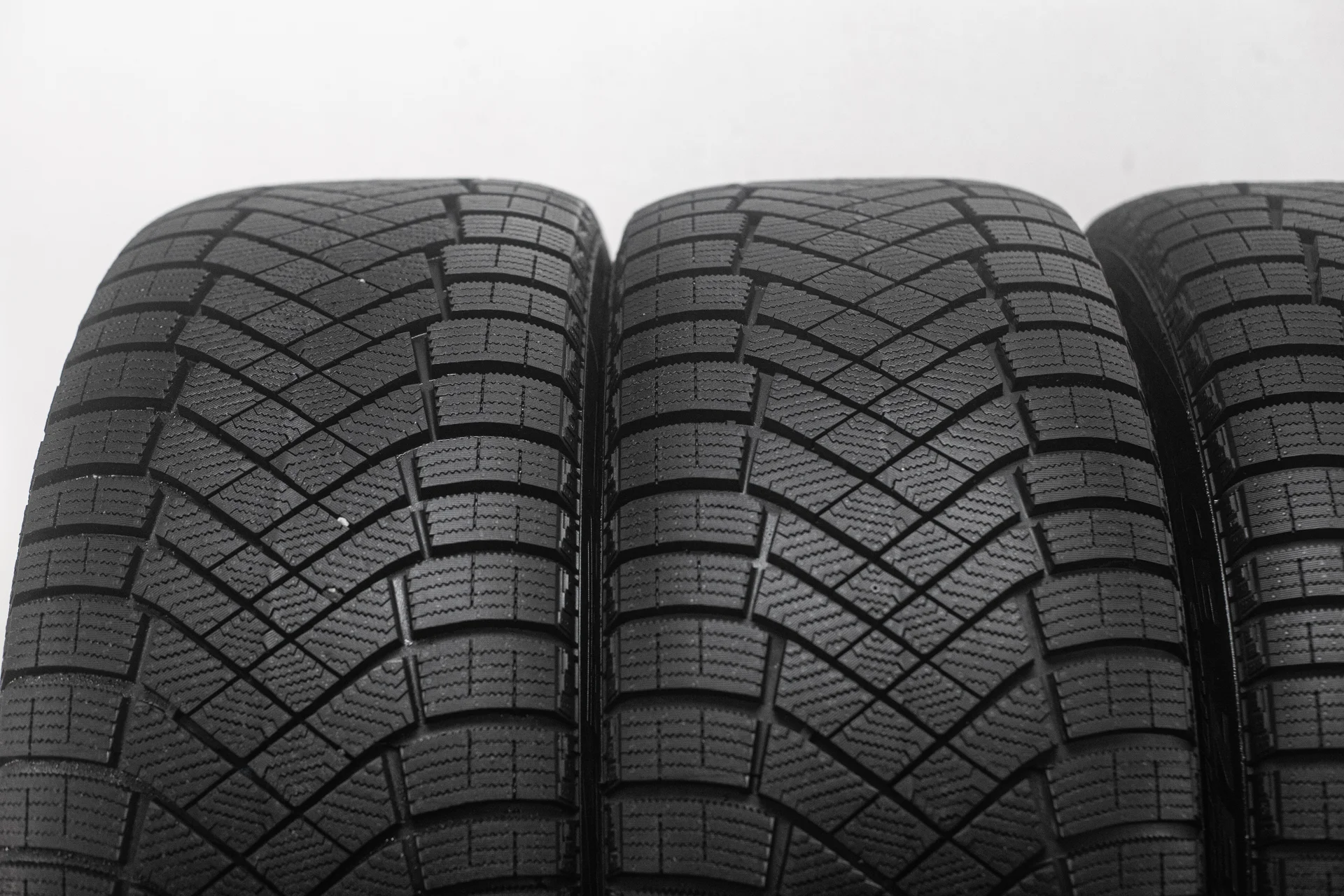 Pirelli Ice Zero FR 255/45 R20 105H XL - миниатюра 5