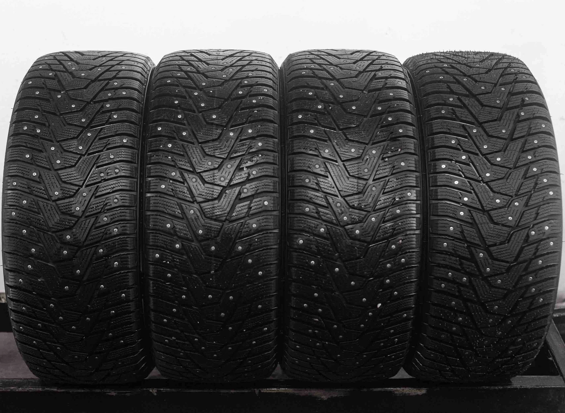 Hankook W429 i Pike RS2 245/40 R19 98T XL