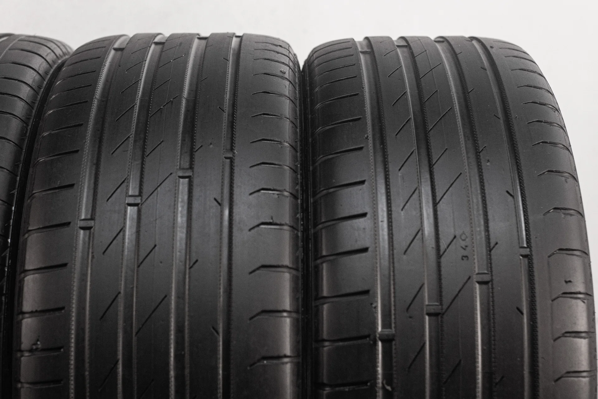 Nokian Nordman SZ2 225/45 R19 92W - миниатюра 4