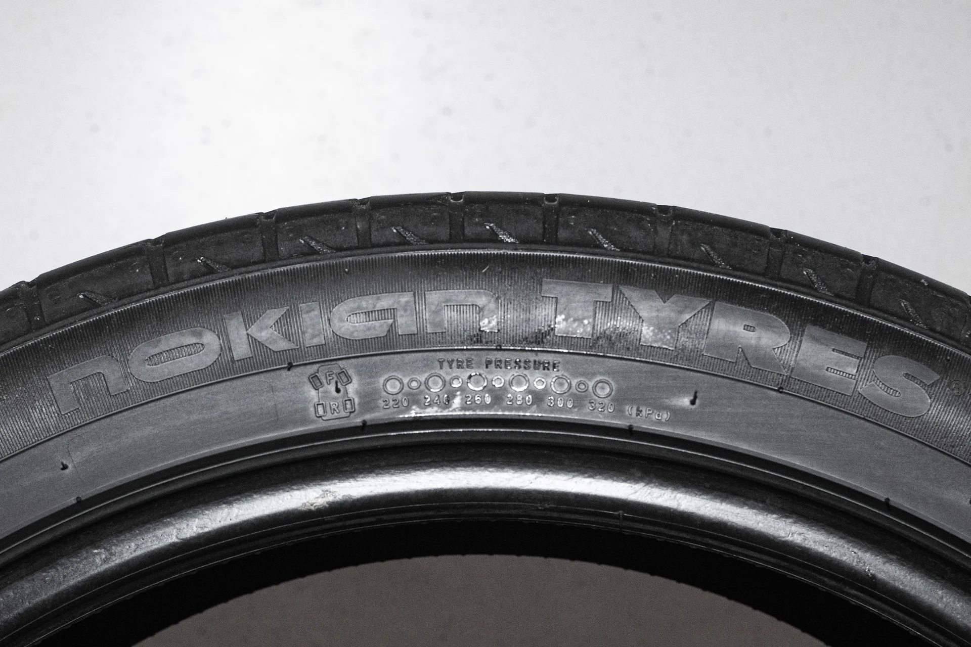 Nokian Nordman SZ2 225/45 R19 92W - миниатюра 6