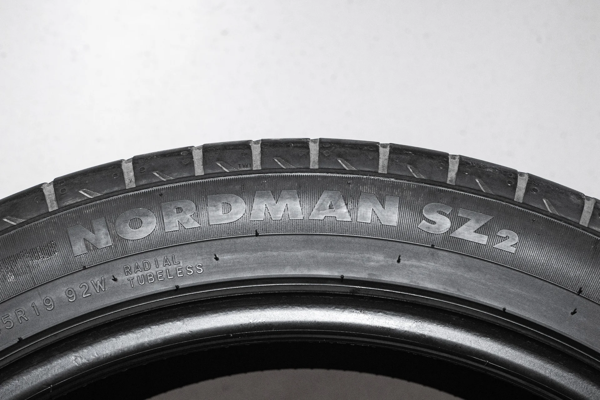 Nokian Nordman SZ2 225/45 R19 92W - миниатюра 7