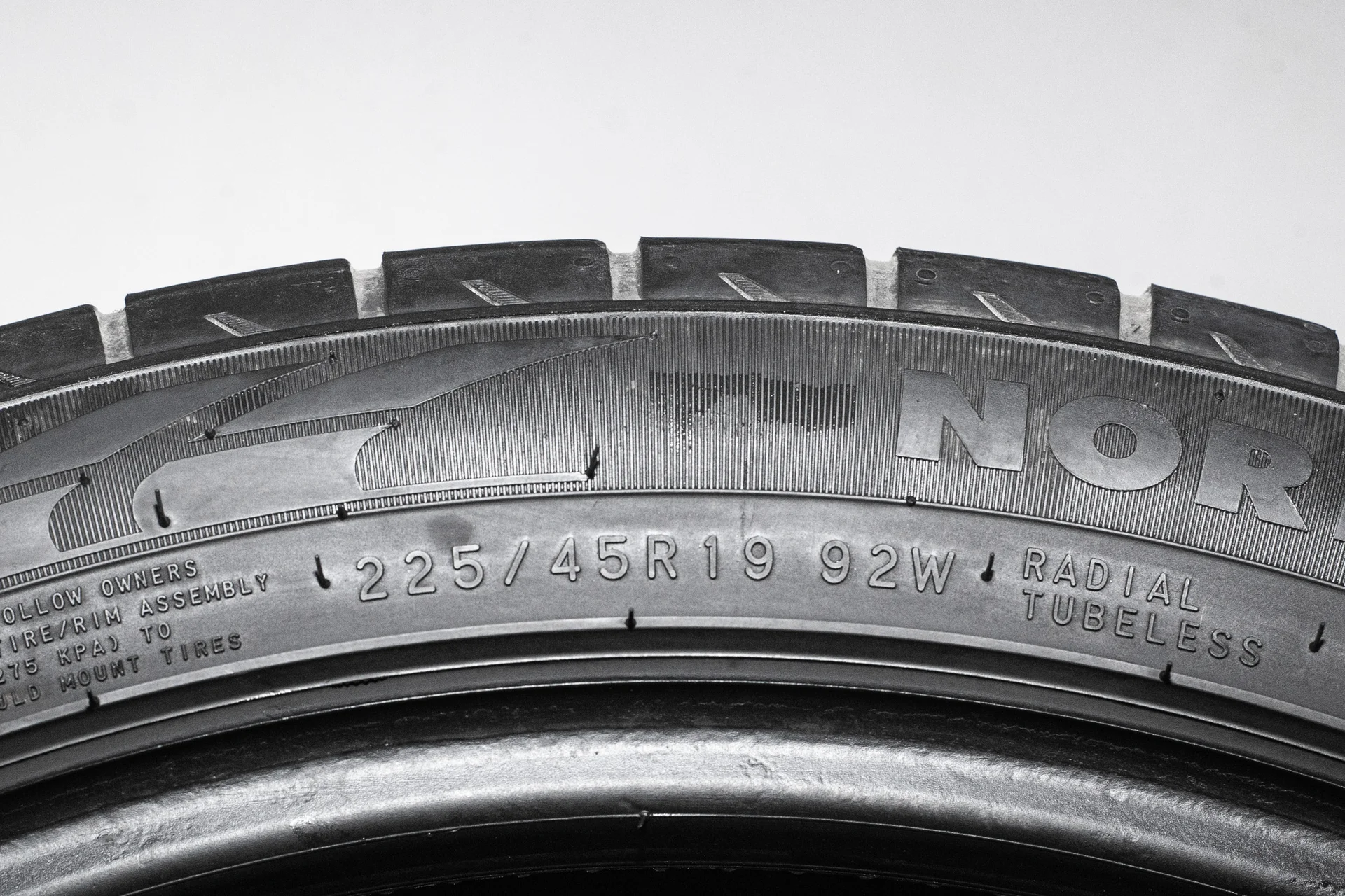 Nokian Nordman SZ2 225/45 R19 92W - миниатюра 8