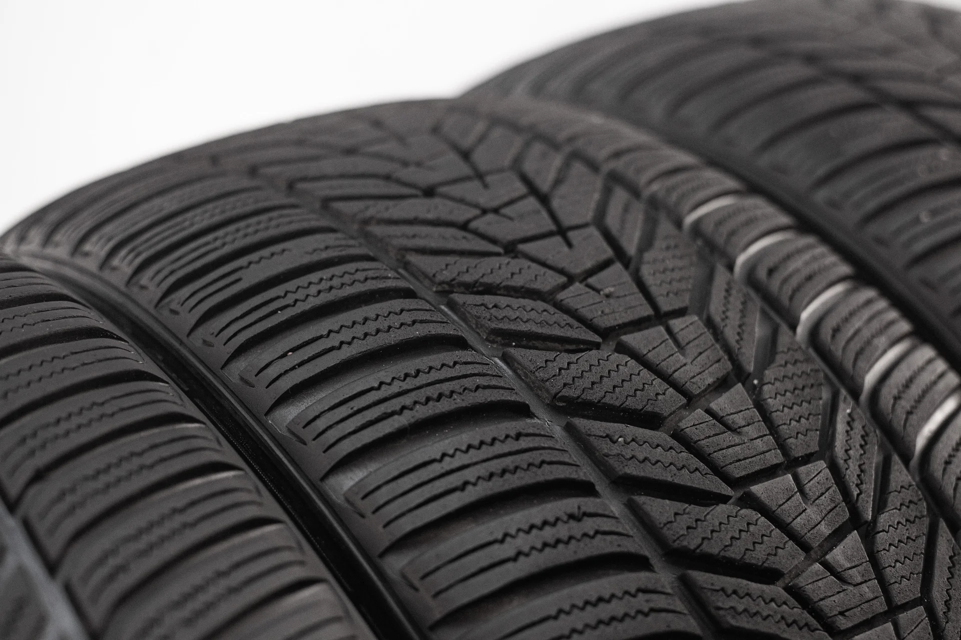 Hankook W330 i cept Evo3 265/40 R20 104W - миниатюра 3