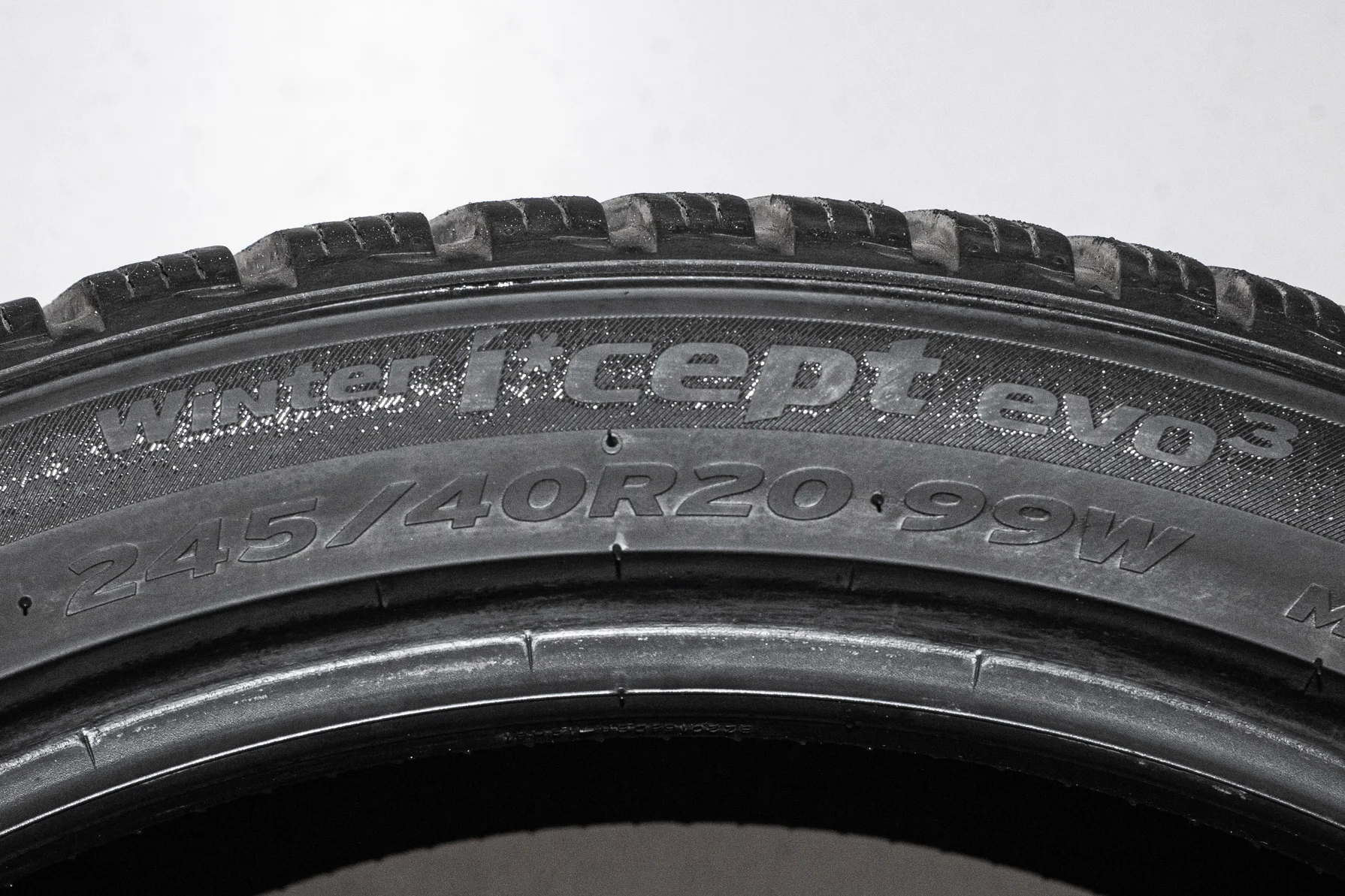 Hankook W330 i cept Evo3 265/40 R20 104W - миниатюра 5