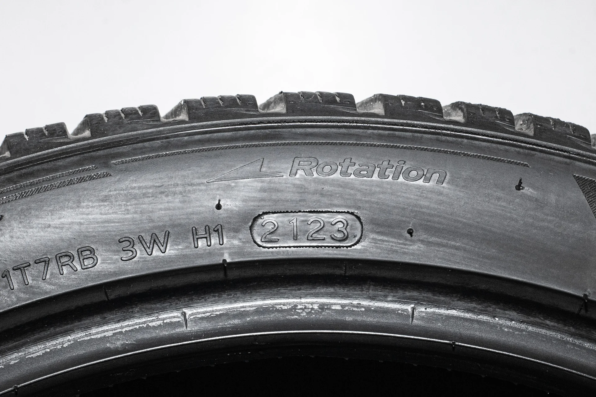 Hankook W330 i cept Evo3 265/40 R20 104W - миниатюра 7