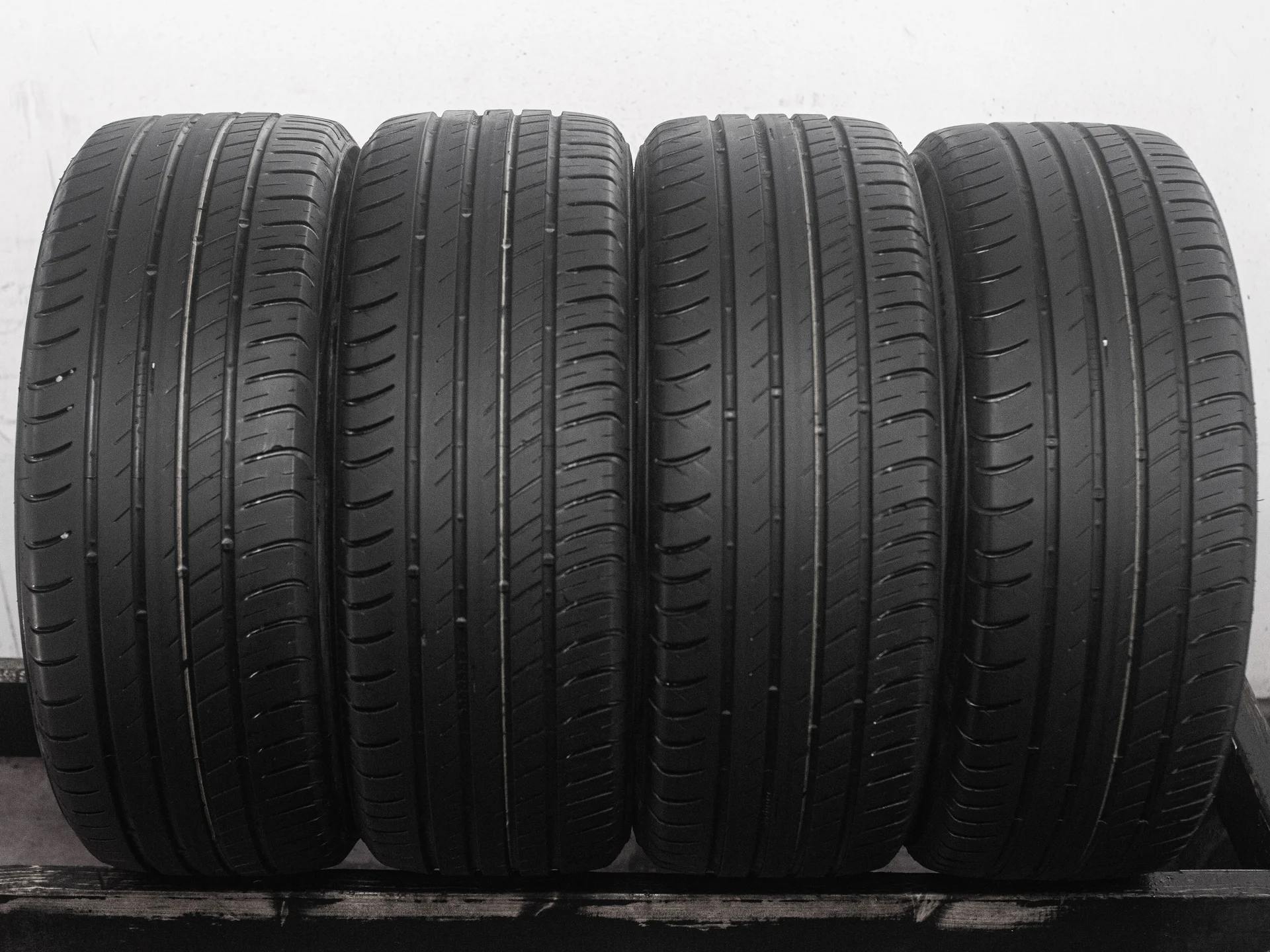 Viatti Strada Asimmetrico V-130 215/50 R17 91V - изображение 1