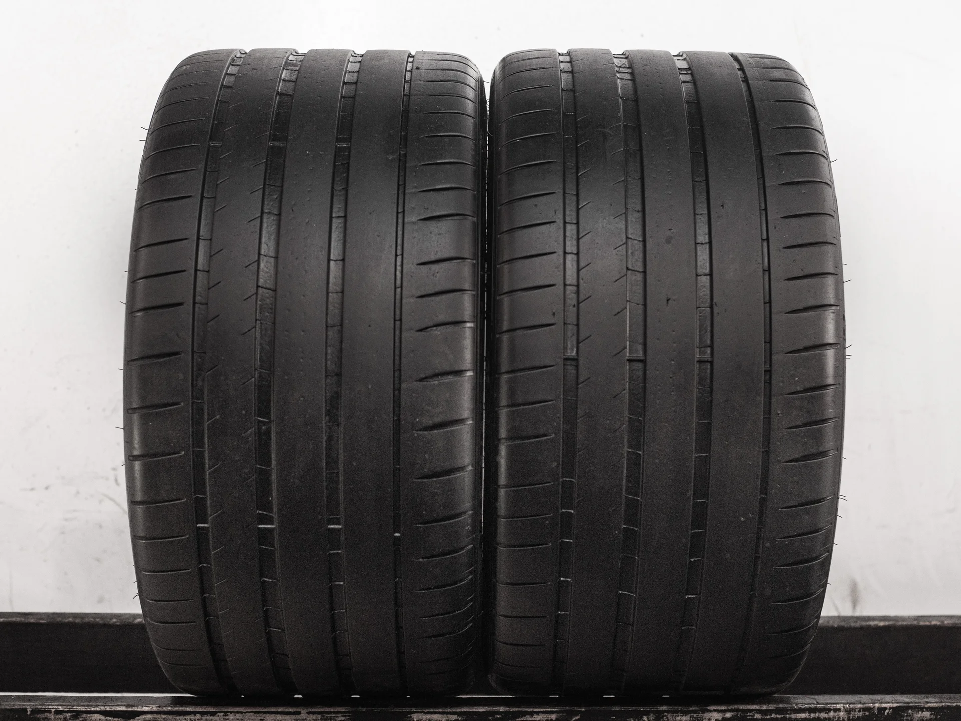 [2] Michelin Pilot Sport PS4 S 315/30 ZR21 105Y