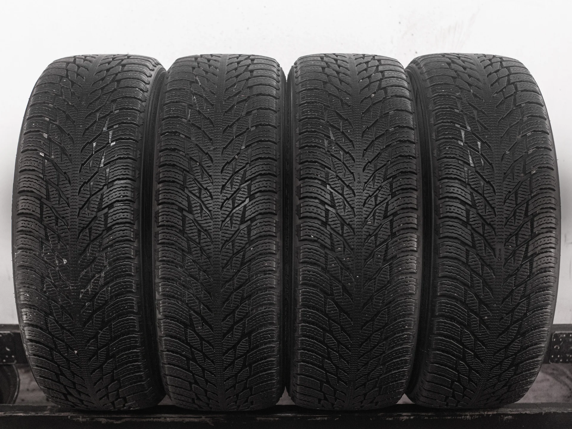 Nokian Hakkapeliitta R3 SUV 235/55 R19 105R - изображение 1