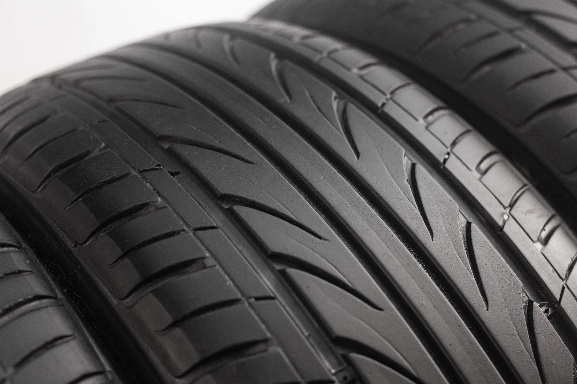 Delinte D7 Thunder 225/45 R19 96W - миниатюра 3