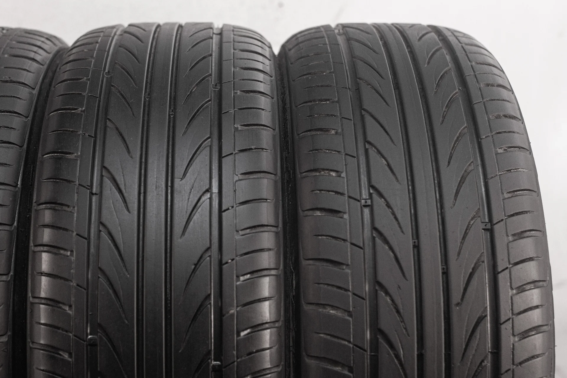 Delinte D7 Thunder 225/45 R19 96W - миниатюра 4