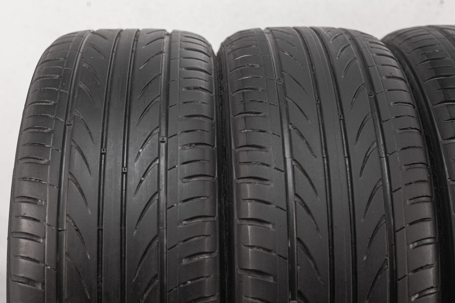 Delinte D7 Thunder 225/45 R19 96W - миниатюра 5