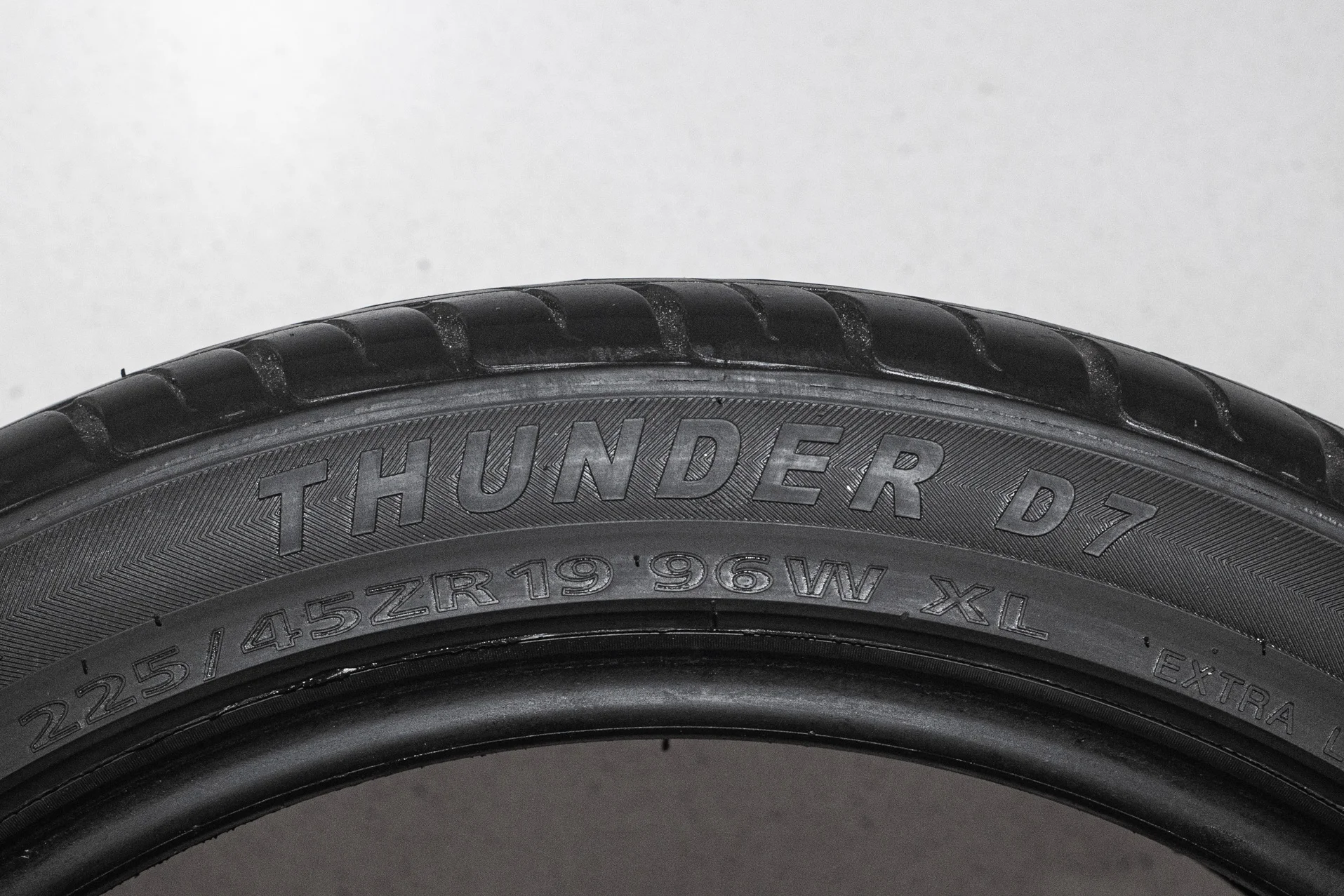 Delinte D7 Thunder 225/45 R19 96W - миниатюра 7
