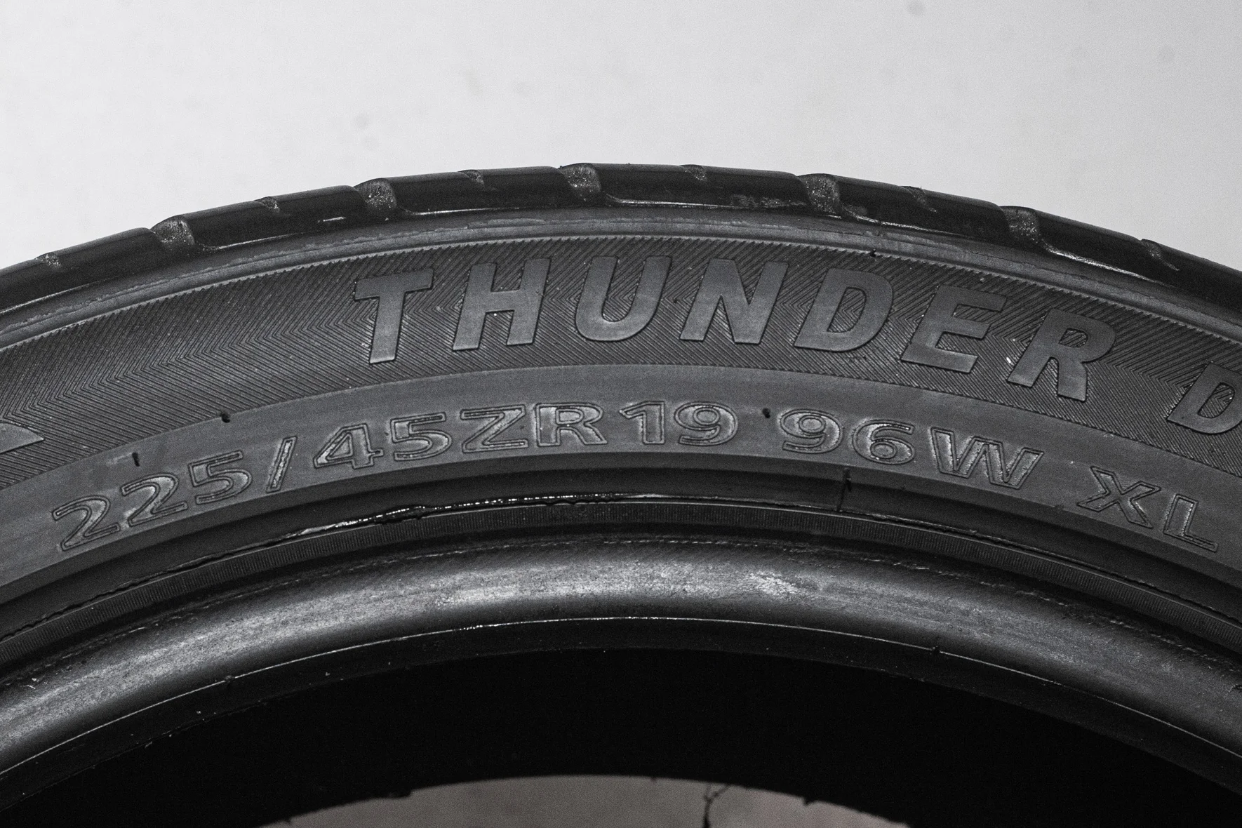 Delinte D7 Thunder 225/45 R19 96W - миниатюра 8