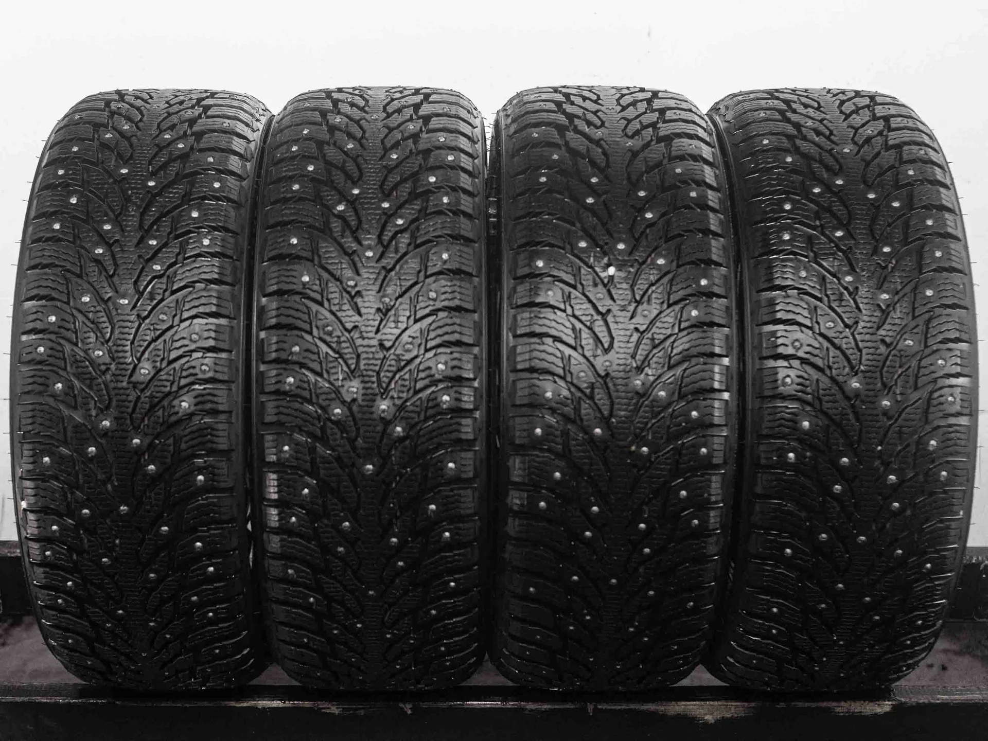 Ikon Autograph Ice 9 235/45 R19 99T - изображение 1