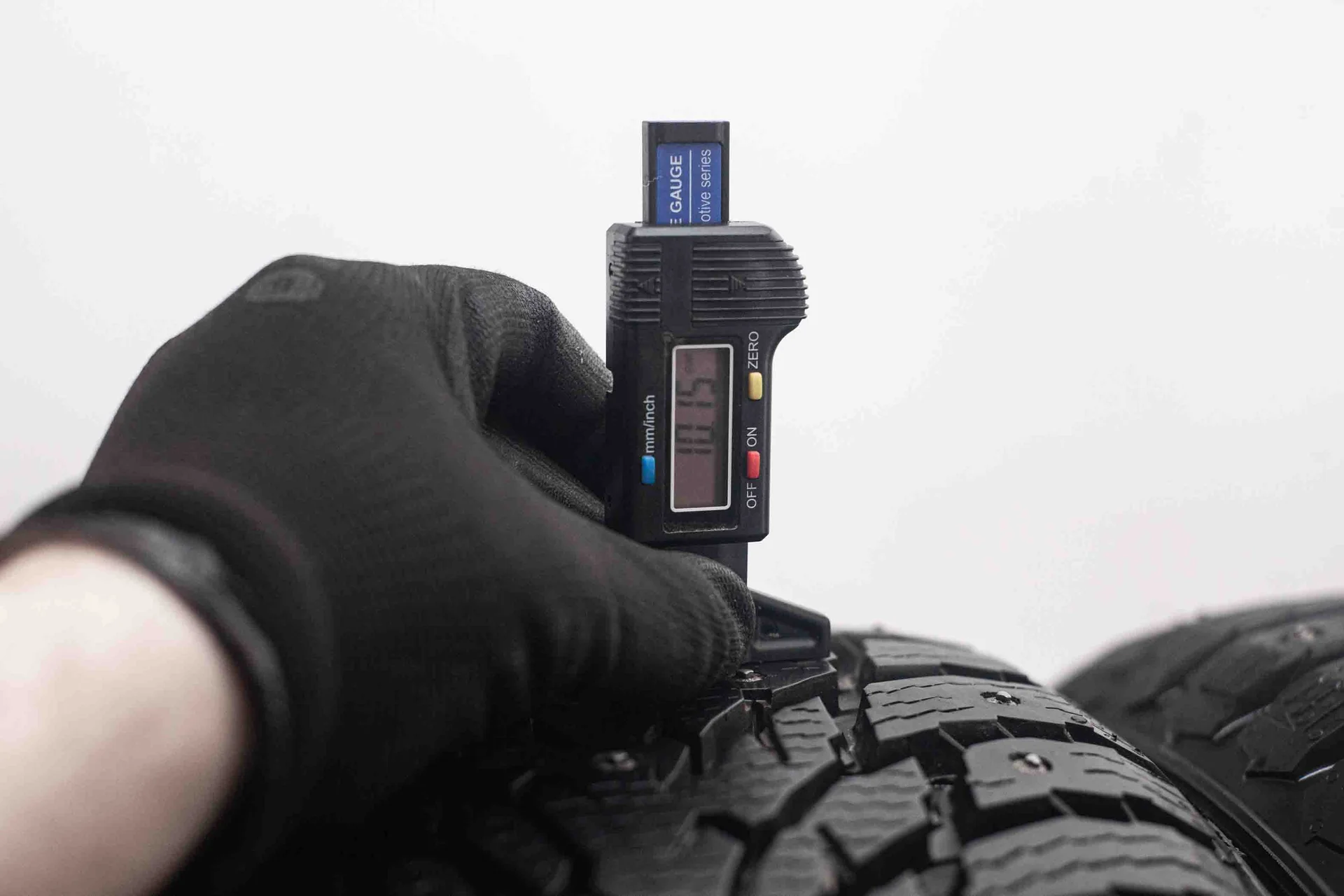 Ikon Autograph Ice 9 235/45 R19 99T - миниатюра 2