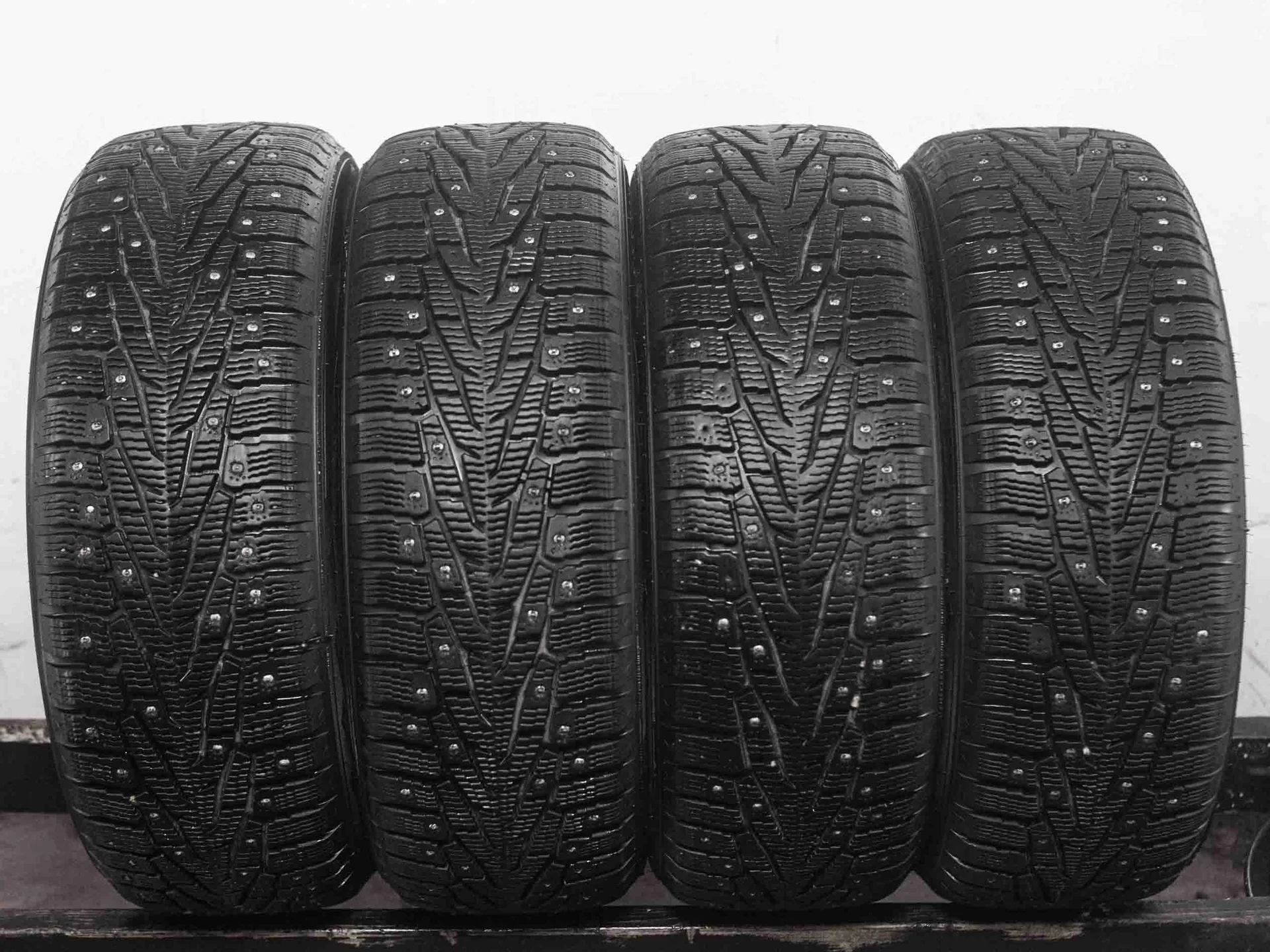 Ikon Nordman 7 SUV 215/55 R18 99T XL
