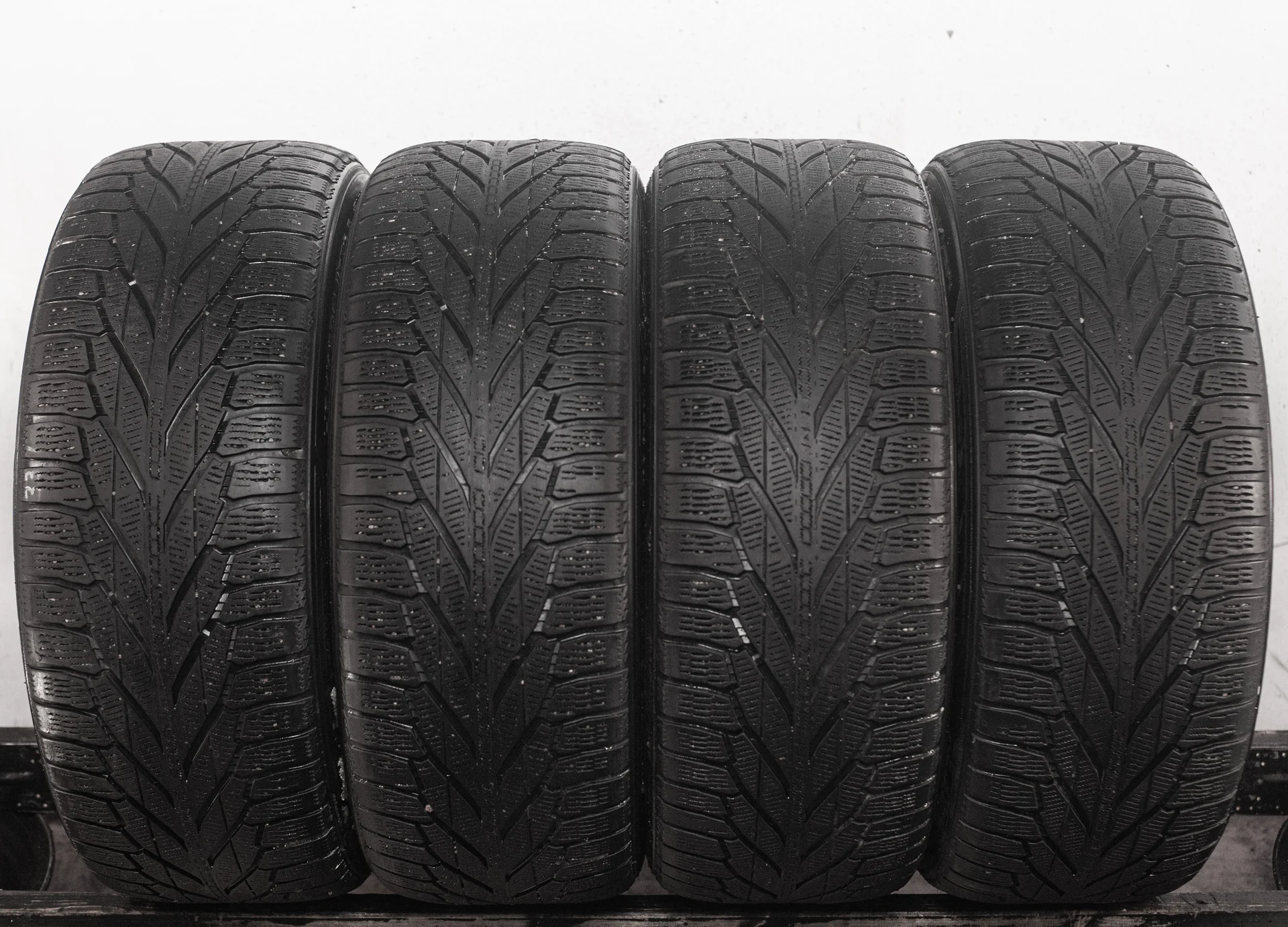 Nokian Hakkapeliitta R2 SUV 245/55 R19 107R XL - изображение 1