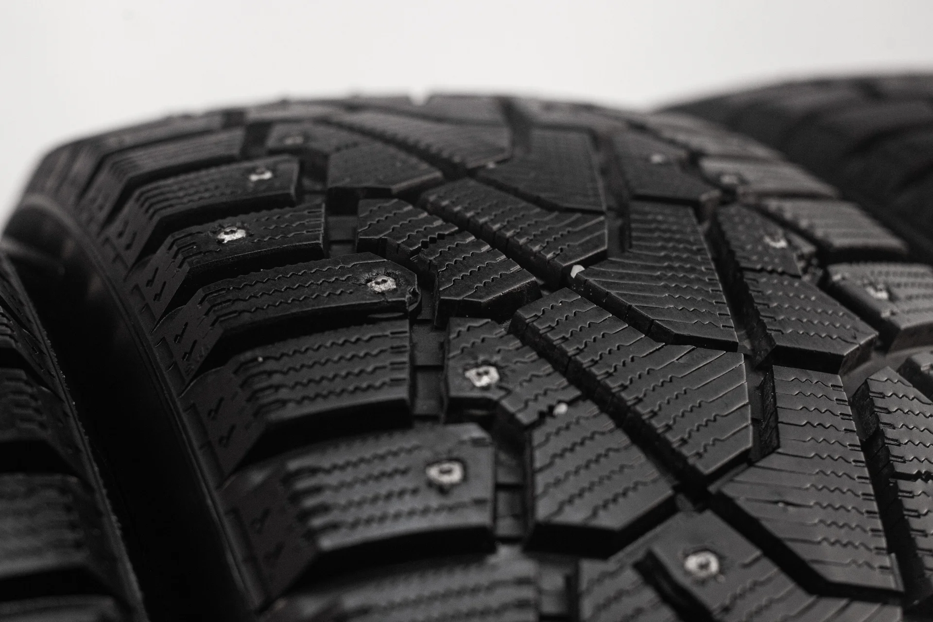 Pirelli Ice Zero 235/55 R20 105T - миниатюра 3