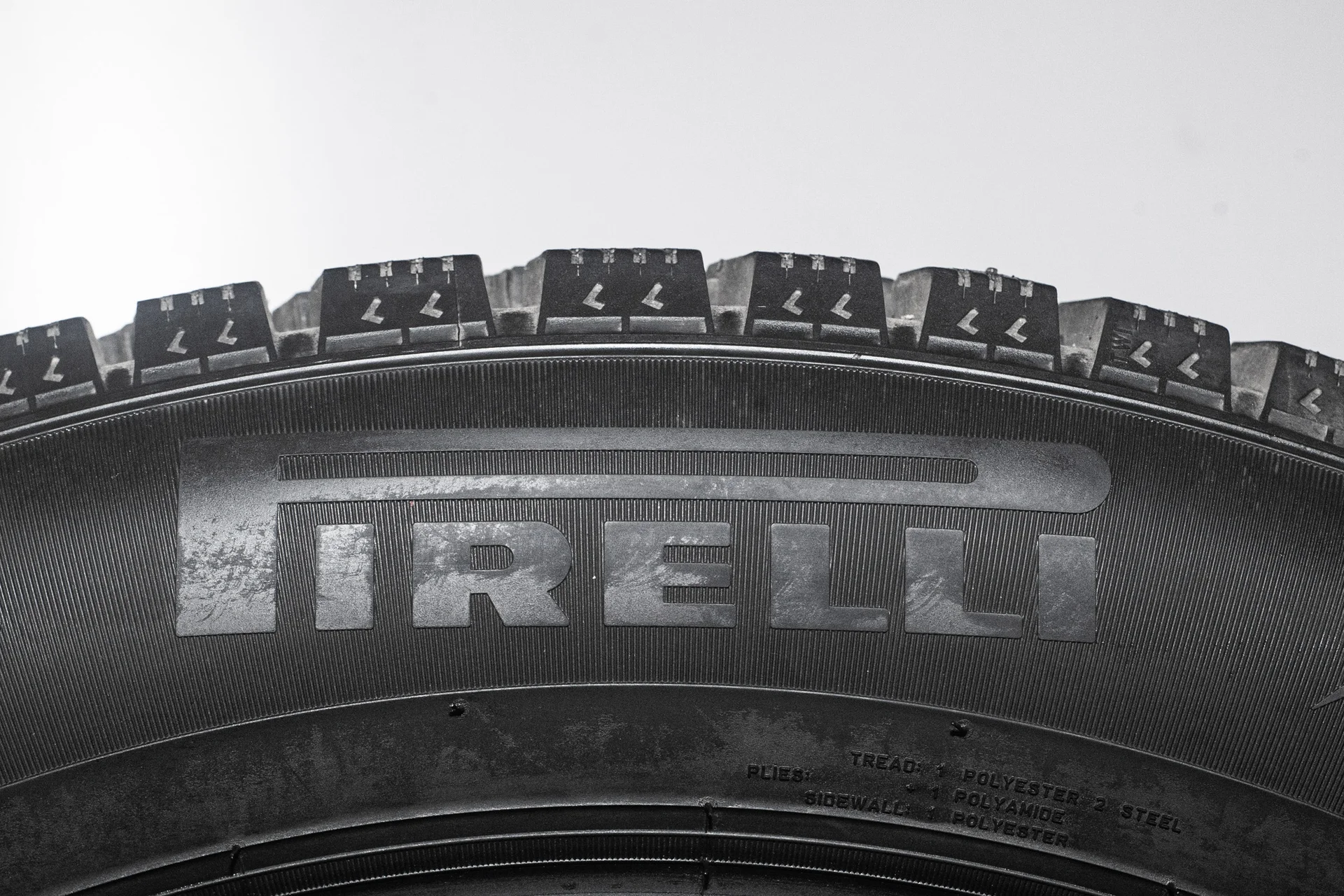 Pirelli Ice Zero 235/55 R20 105T - миниатюра 6
