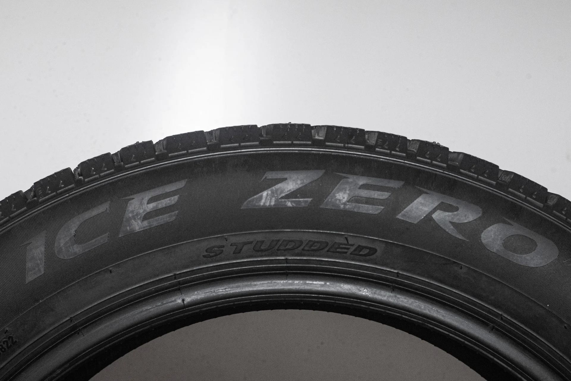 Pirelli Ice Zero 235/55 R20 105T - миниатюра 7