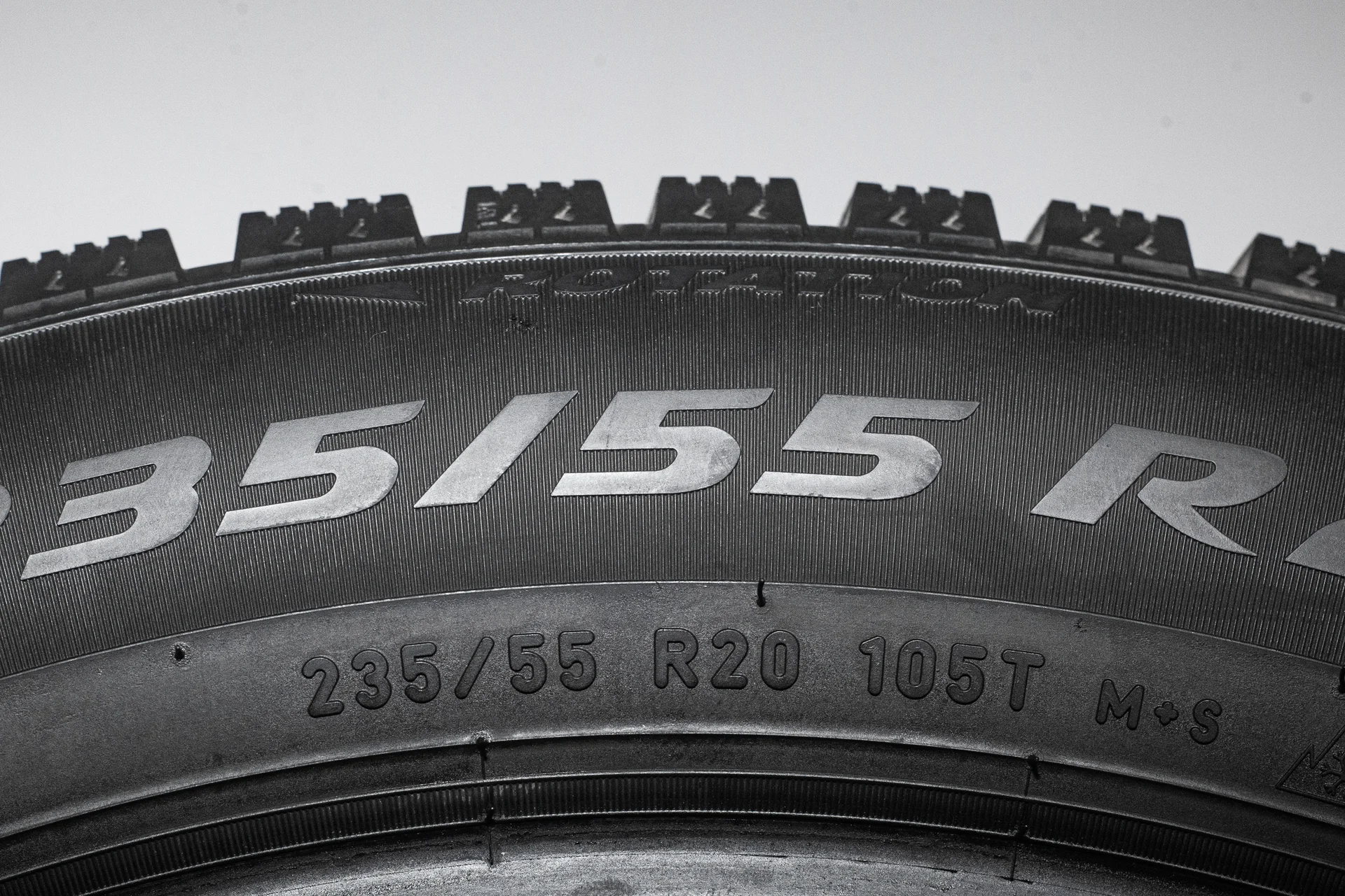Pirelli Ice Zero 235/55 R20 105T - миниатюра 8