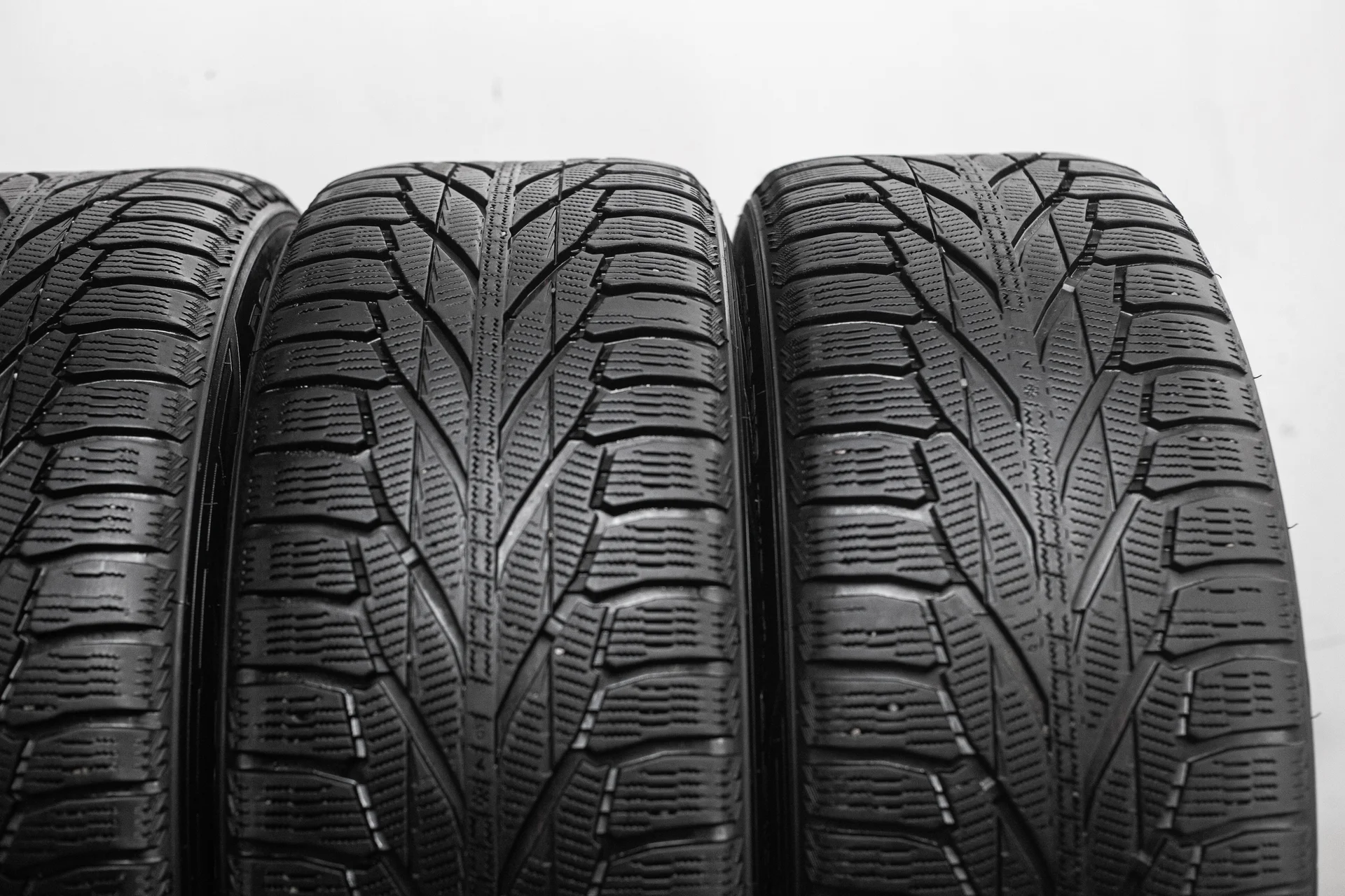 Nokian Hakkapeliitta R2 SUV 235/55 R18 104R - миниатюра 4