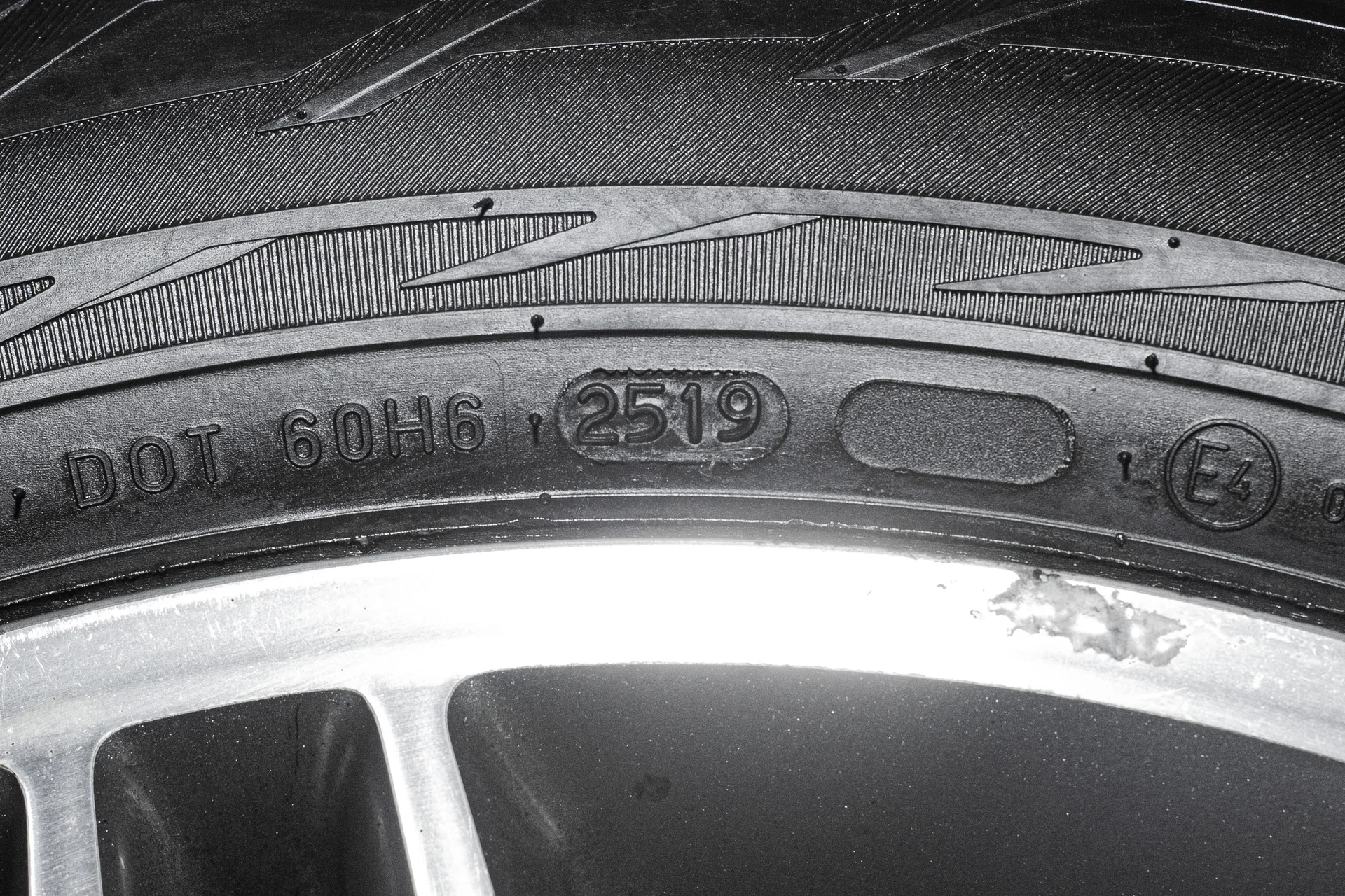 Nokian Hakkapeliitta R2 SUV 235/55 R18 104R - миниатюра 6