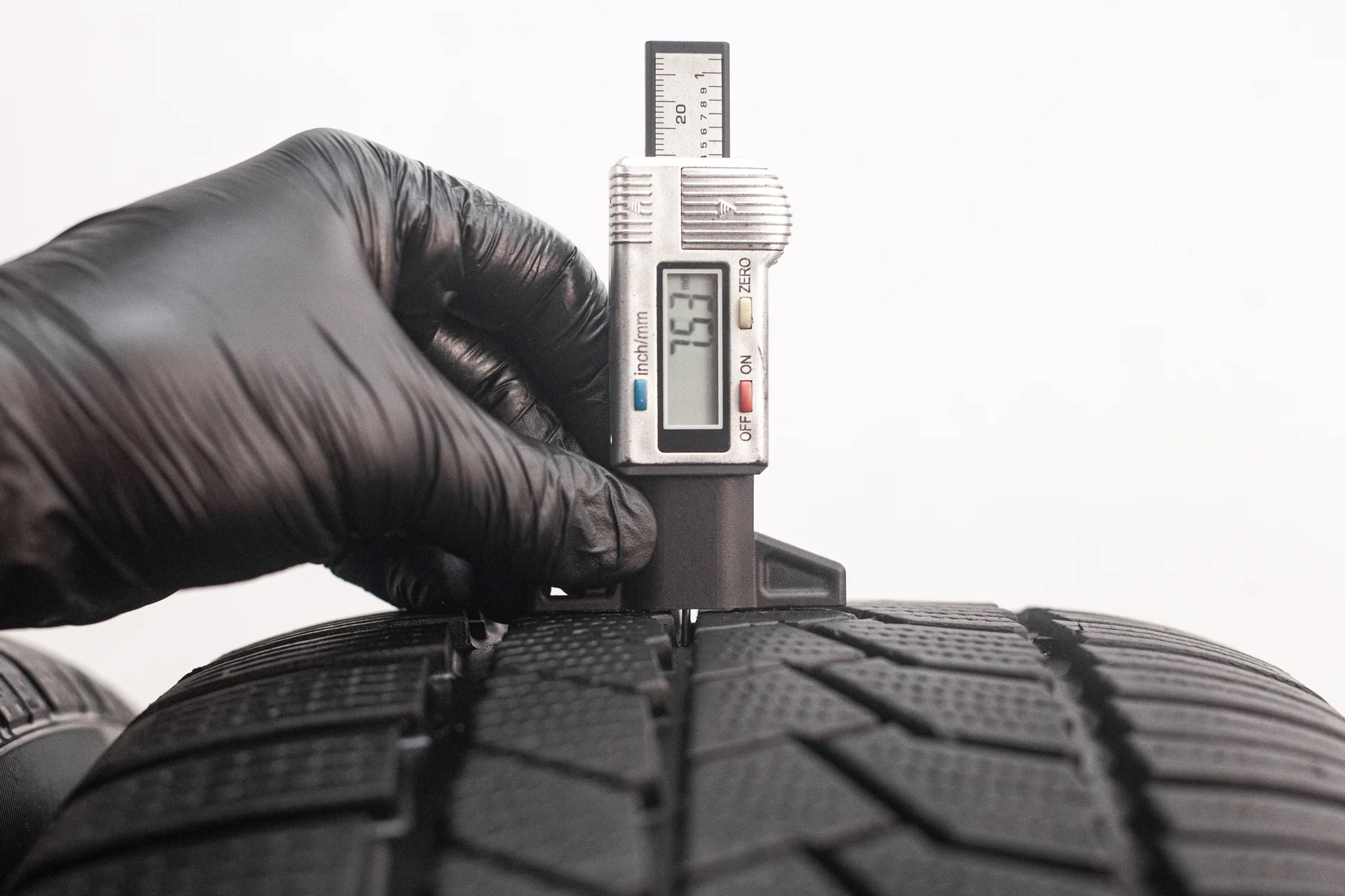 Continental ContiWinterContact TS 860 S 245/45 R19 102V RF - миниатюра 2
