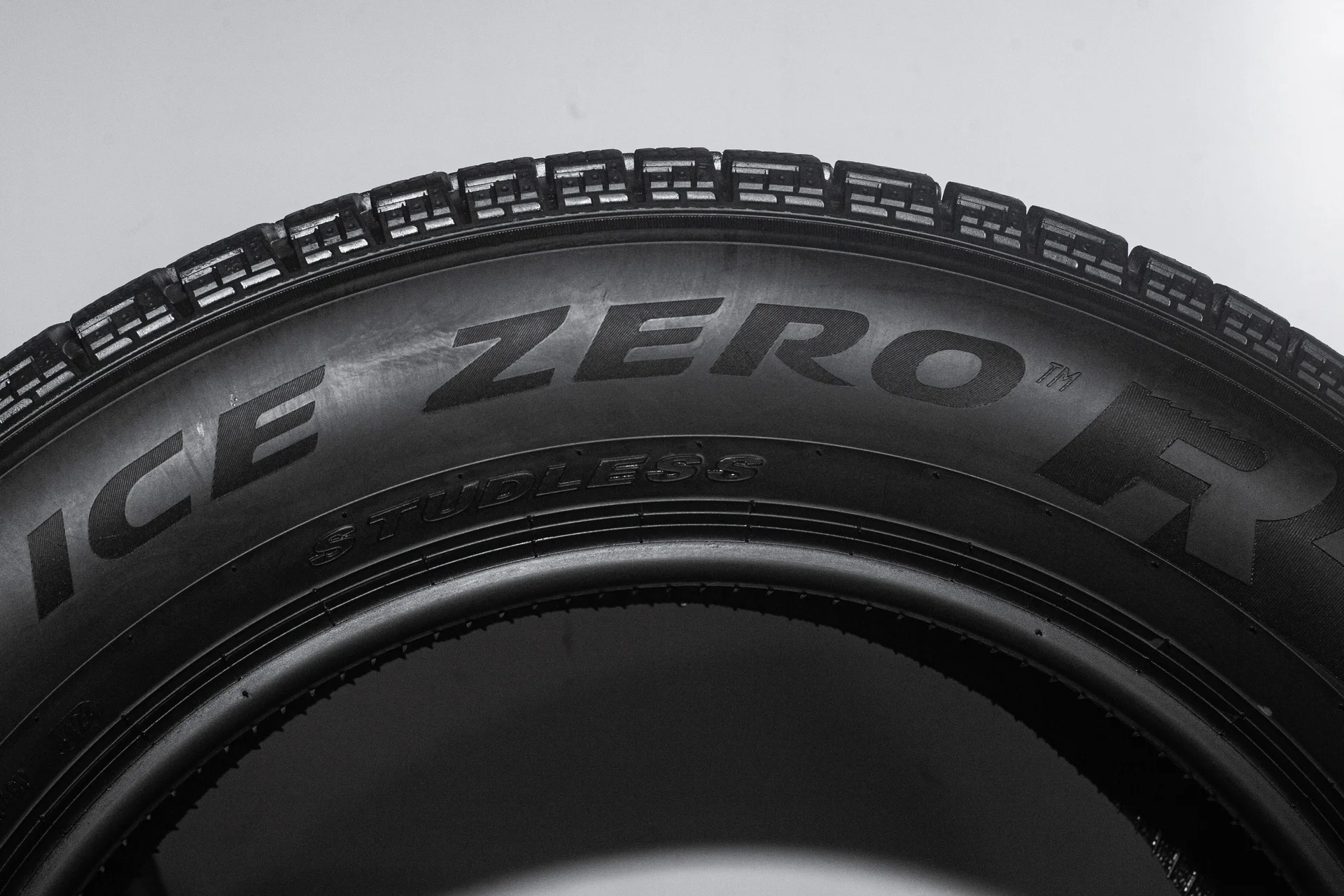 Pirelli Ice Zero FR 265/55 R19 113H XL - миниатюра 8