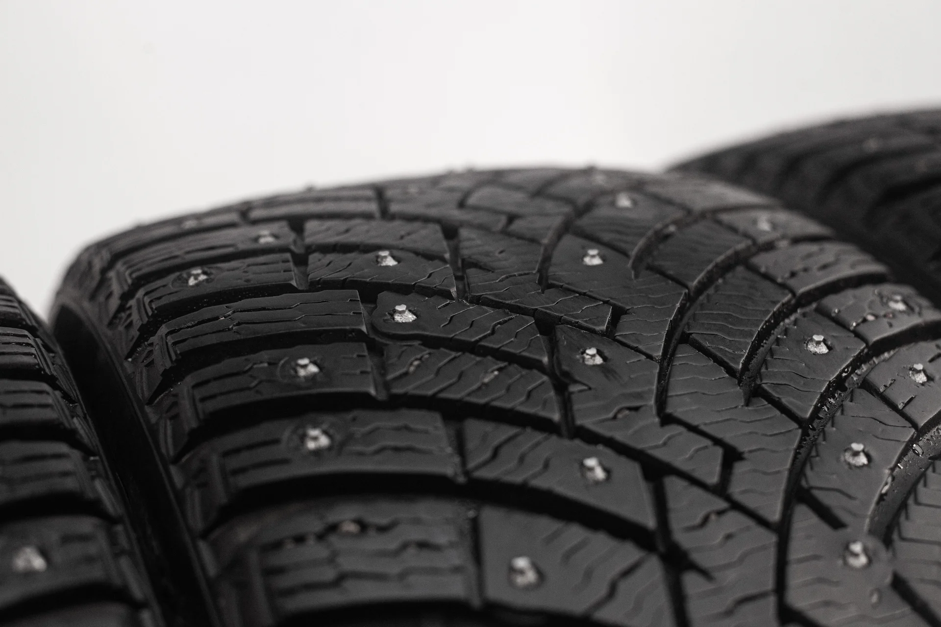 Pirelli Ice Zero 2 235/45 R18 98H - миниатюра 3