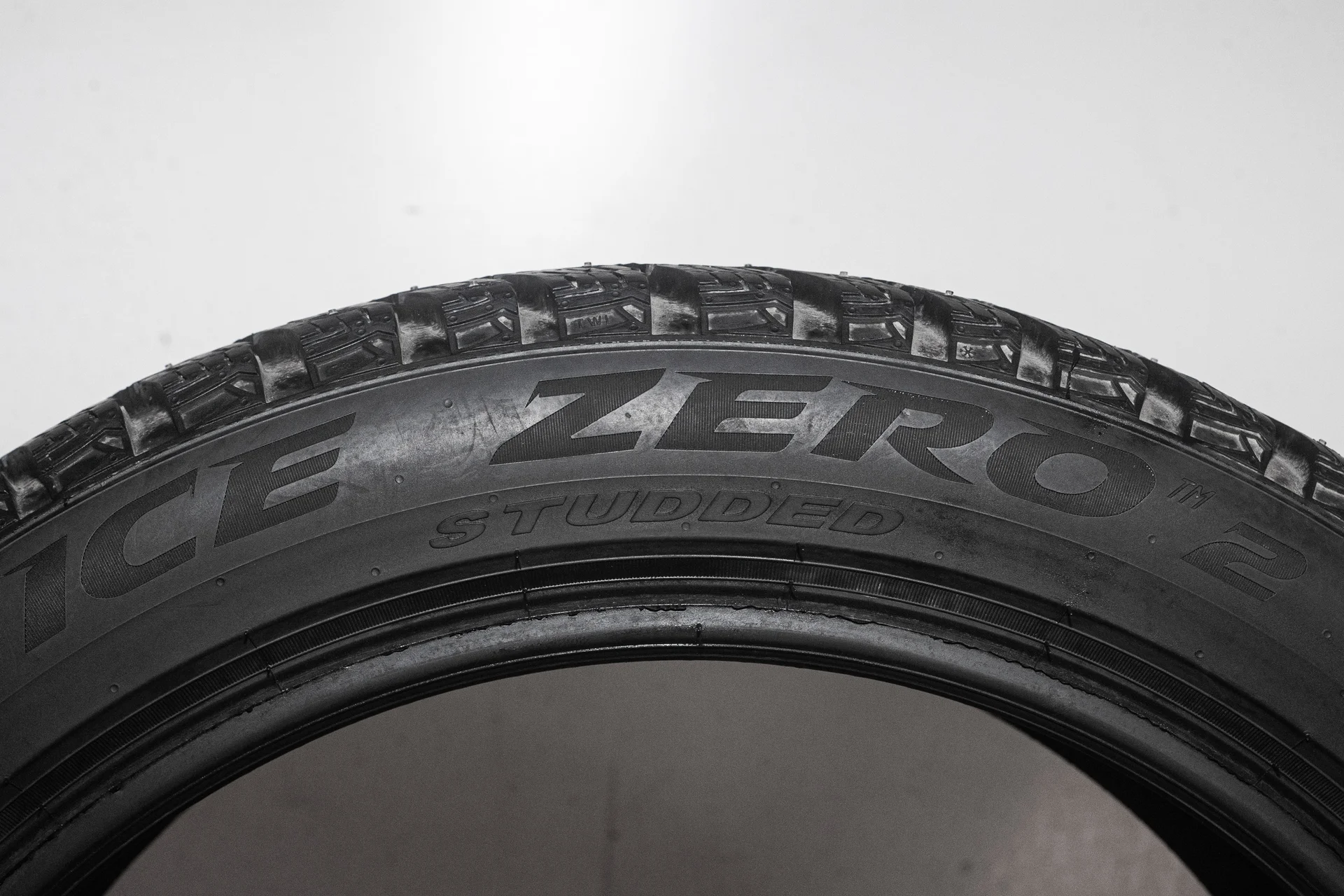 Pirelli Ice Zero 2 235/45 R18 98H - миниатюра 7