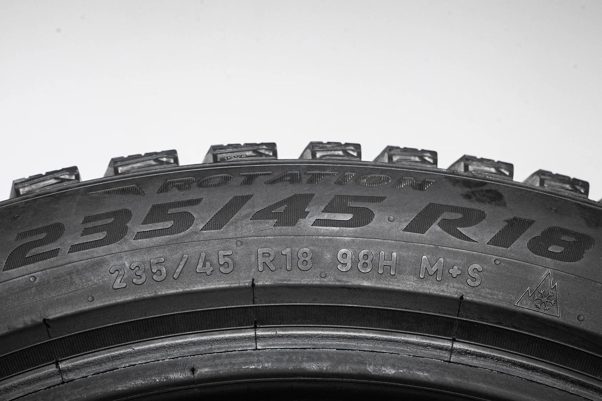 Pirelli Ice Zero 2 235/45 R18 98H - миниатюра 8